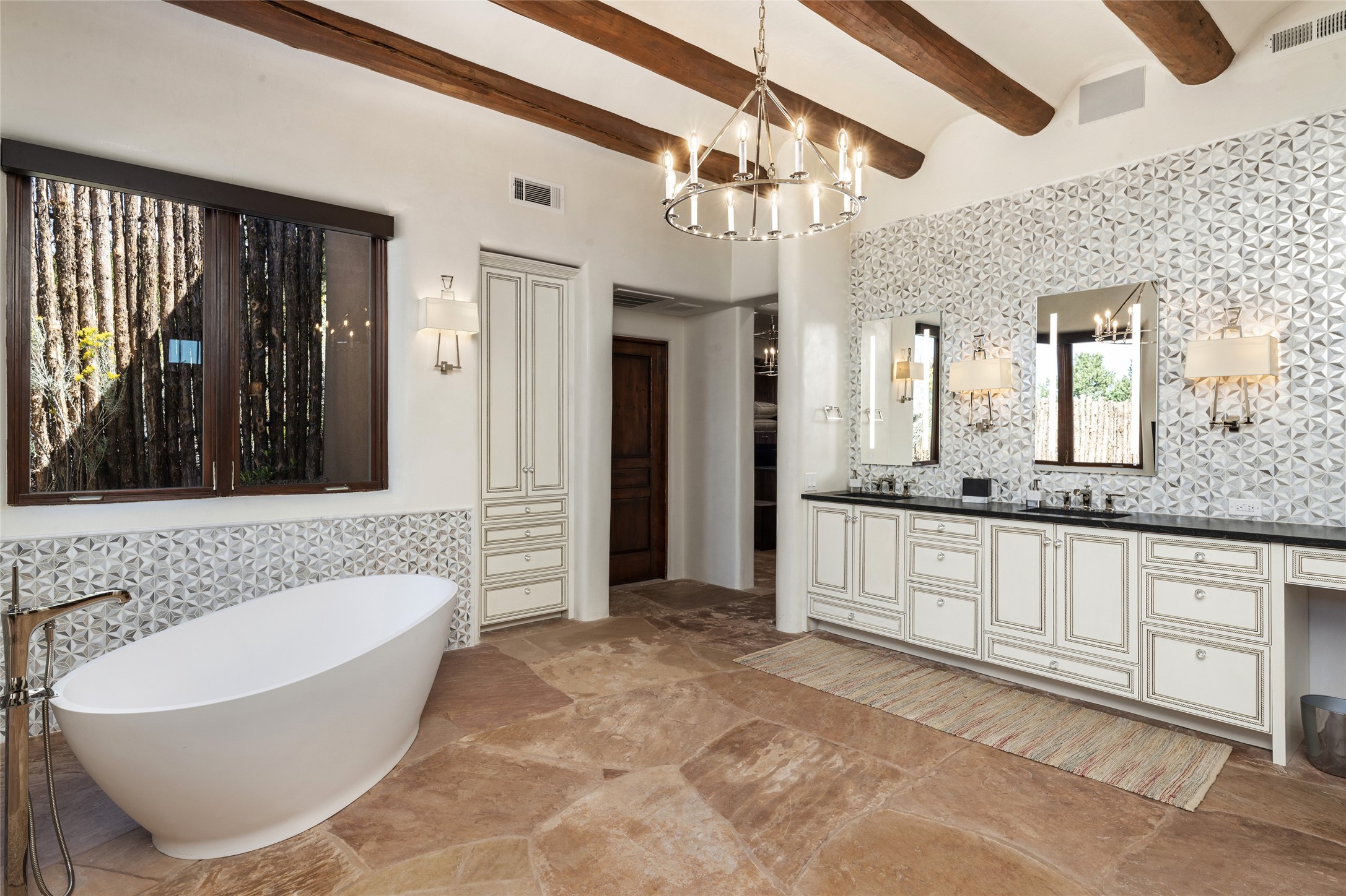 1062 Sierra Del Norte