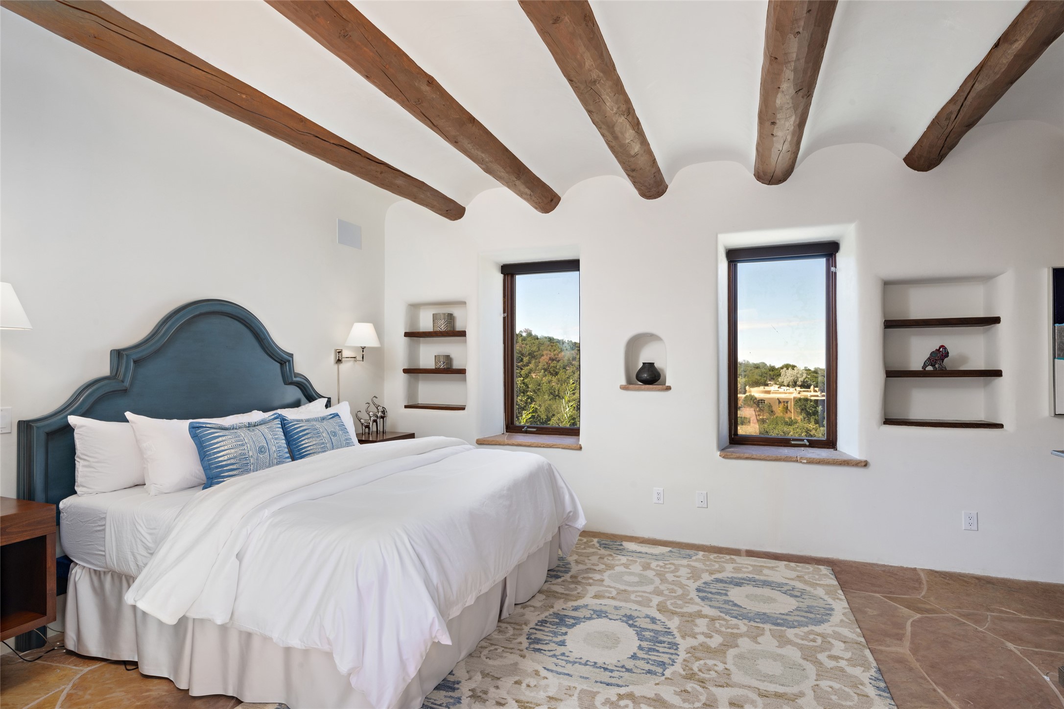 1062 Sierra Del Norte