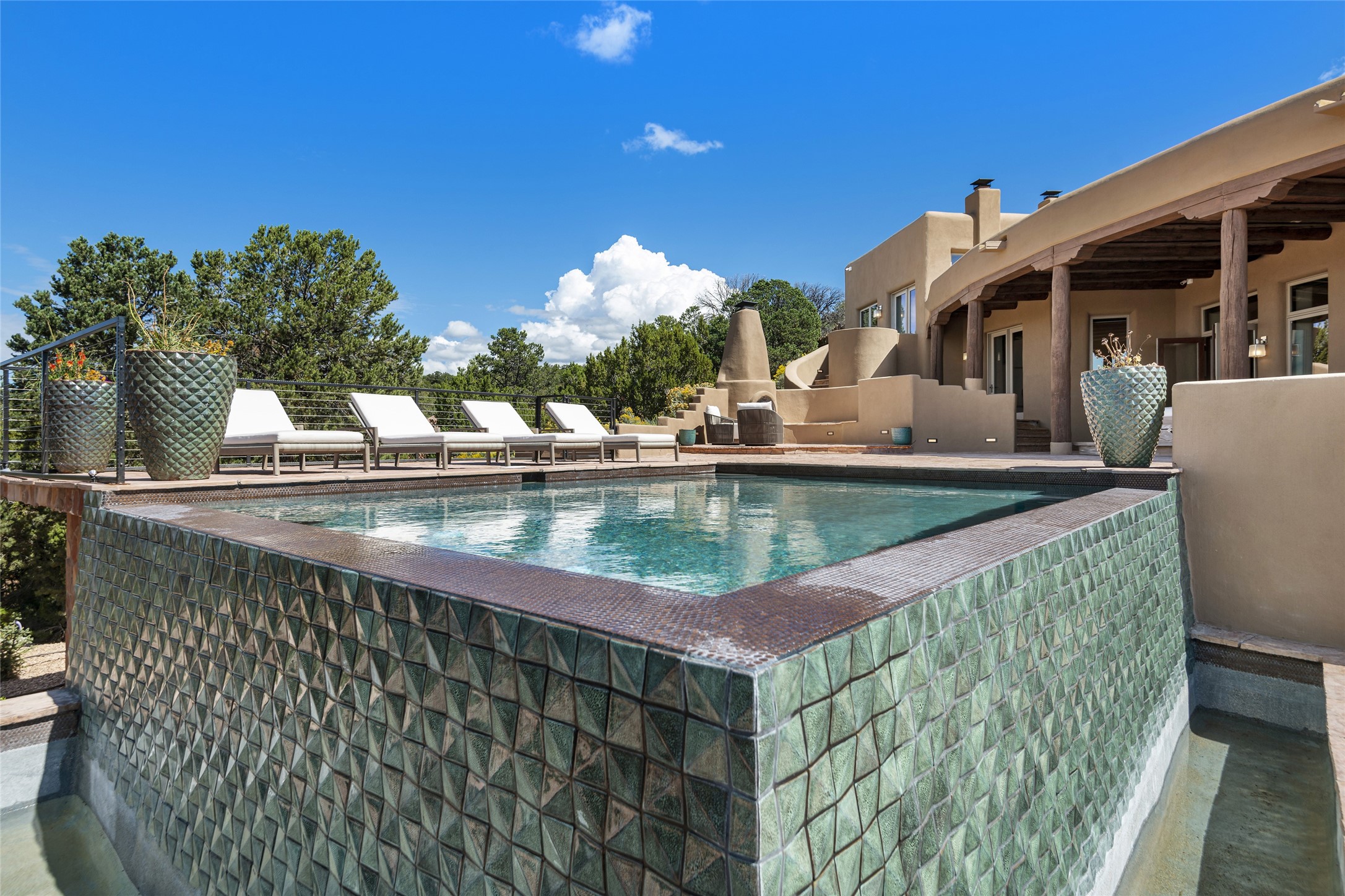 1062 Sierra Del Norte