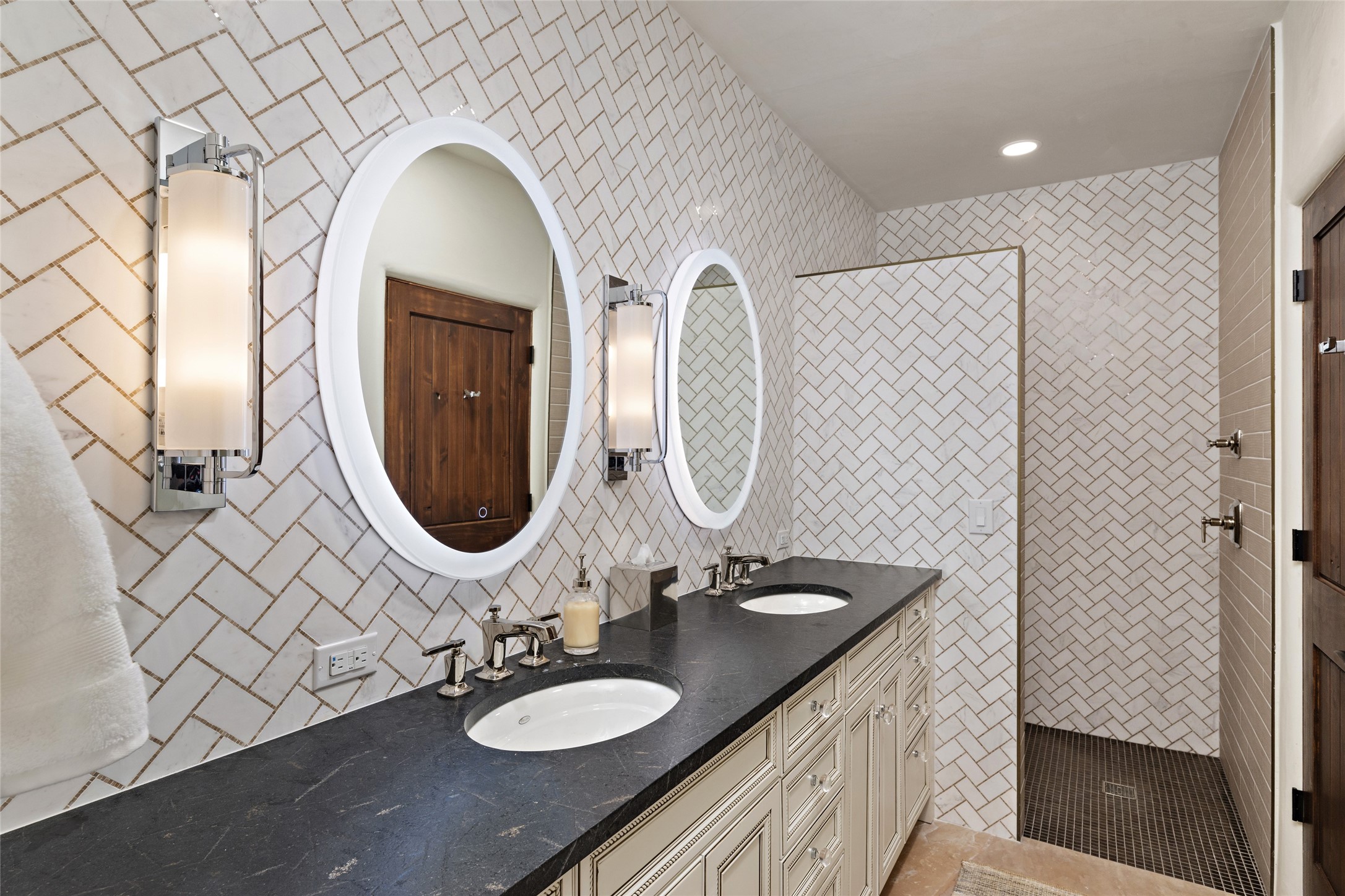 1062 Sierra Del Norte