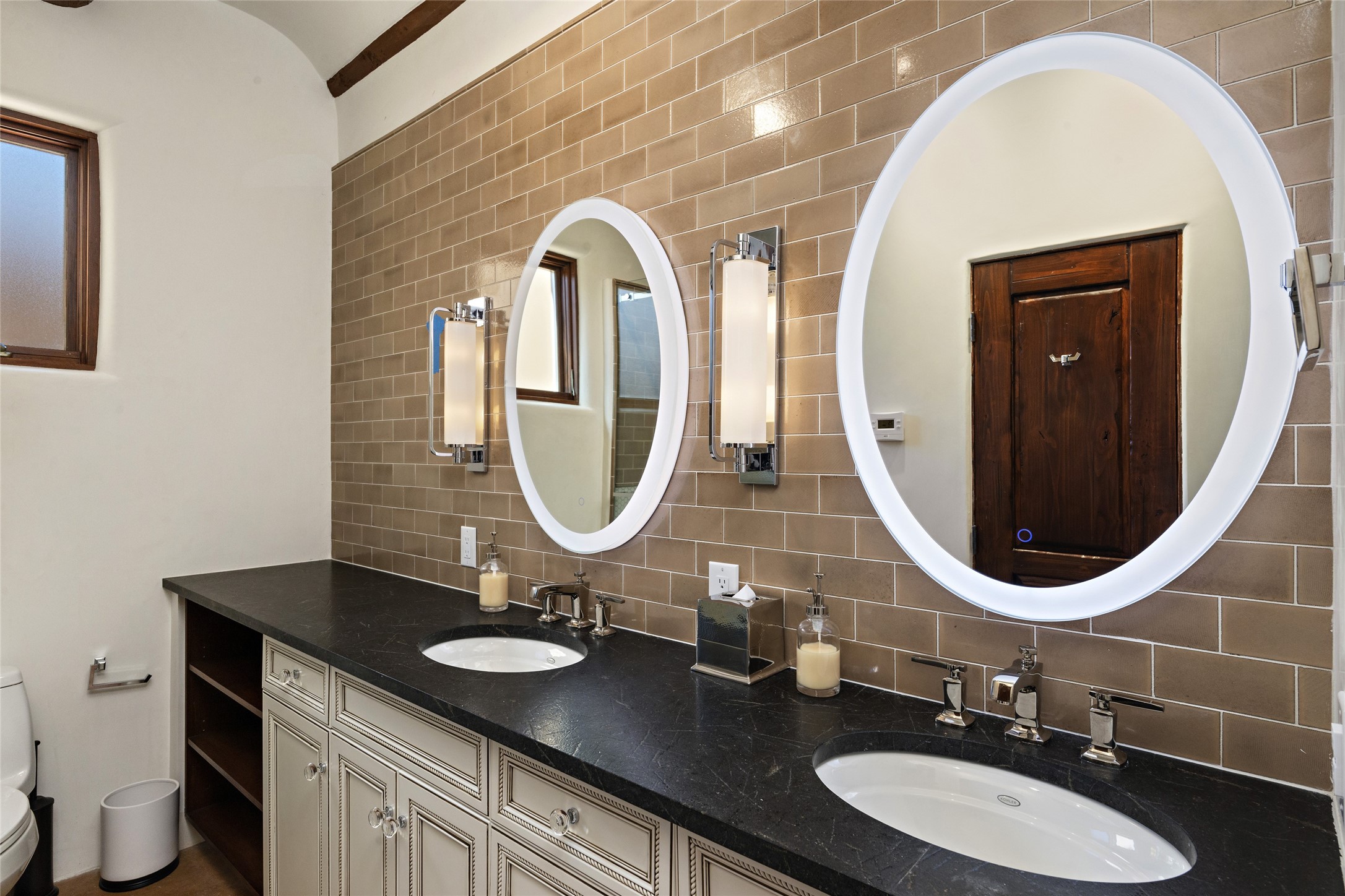 1062 Sierra Del Norte