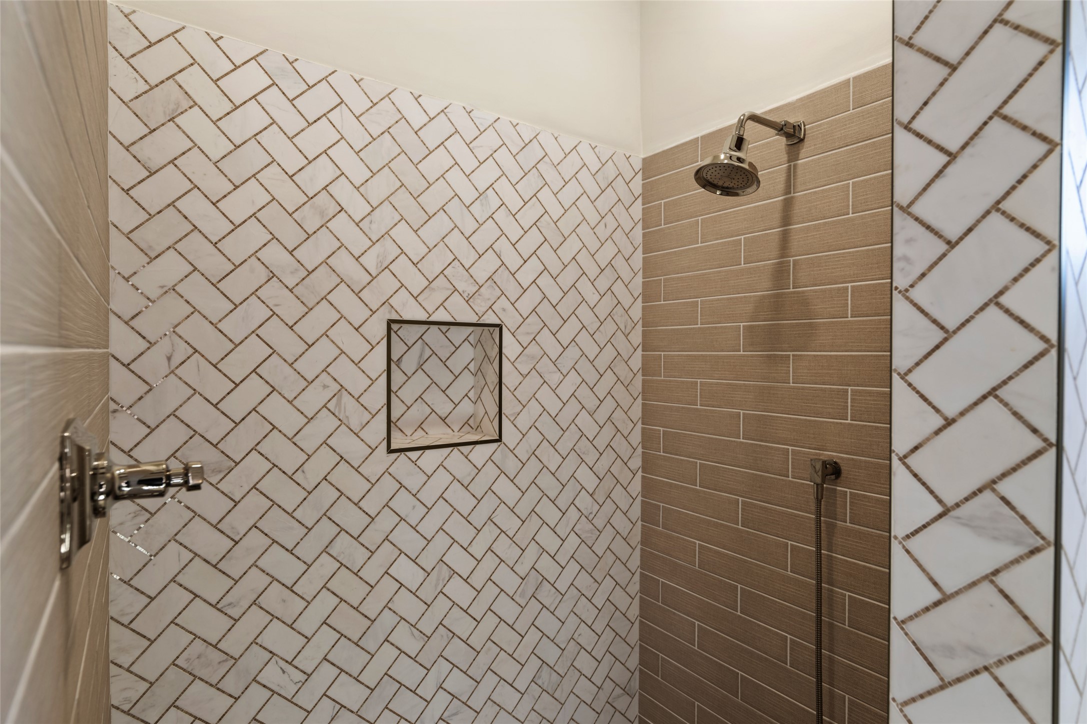 1062 Sierra Del Norte