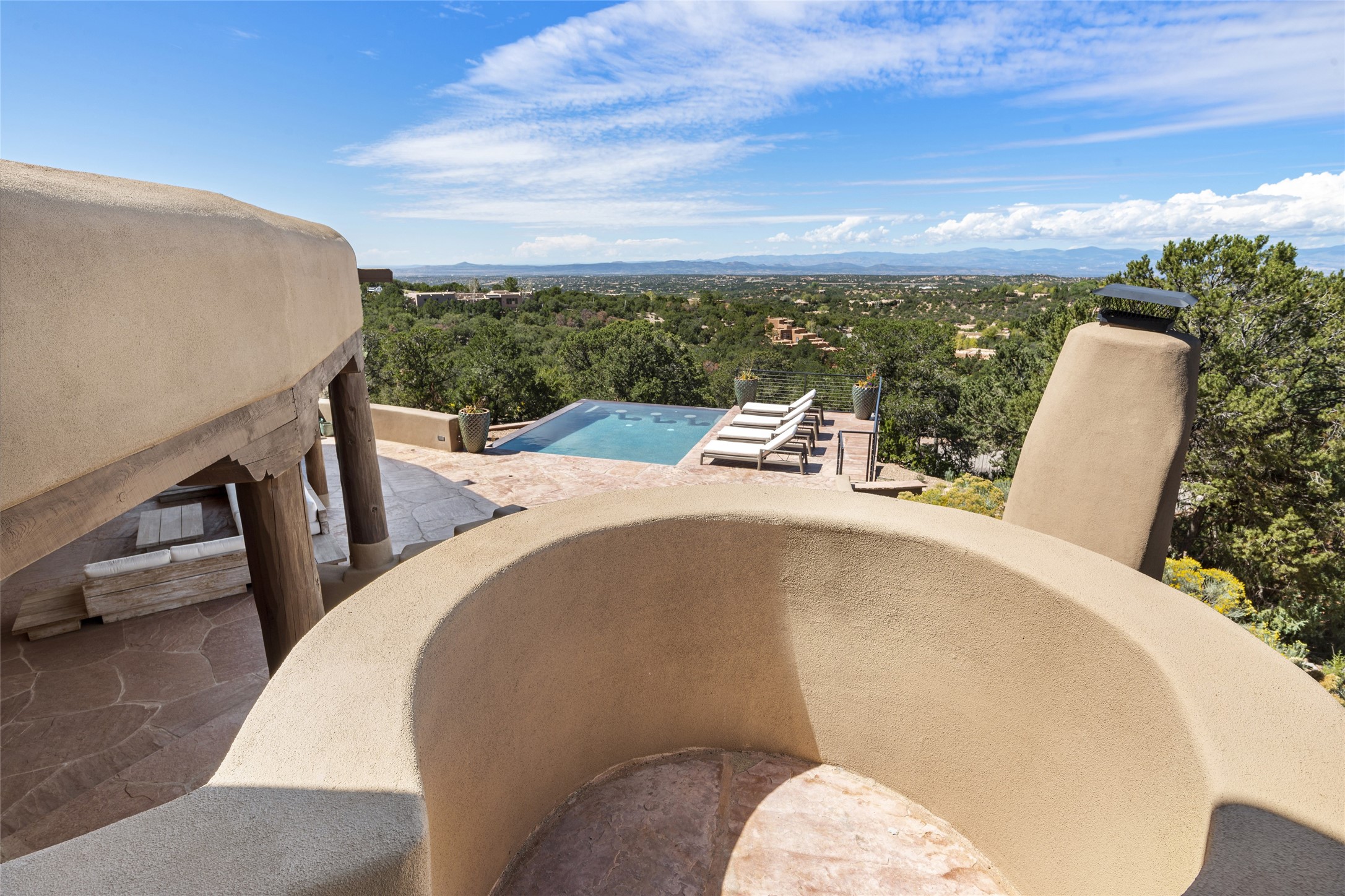 1062 Sierra Del Norte