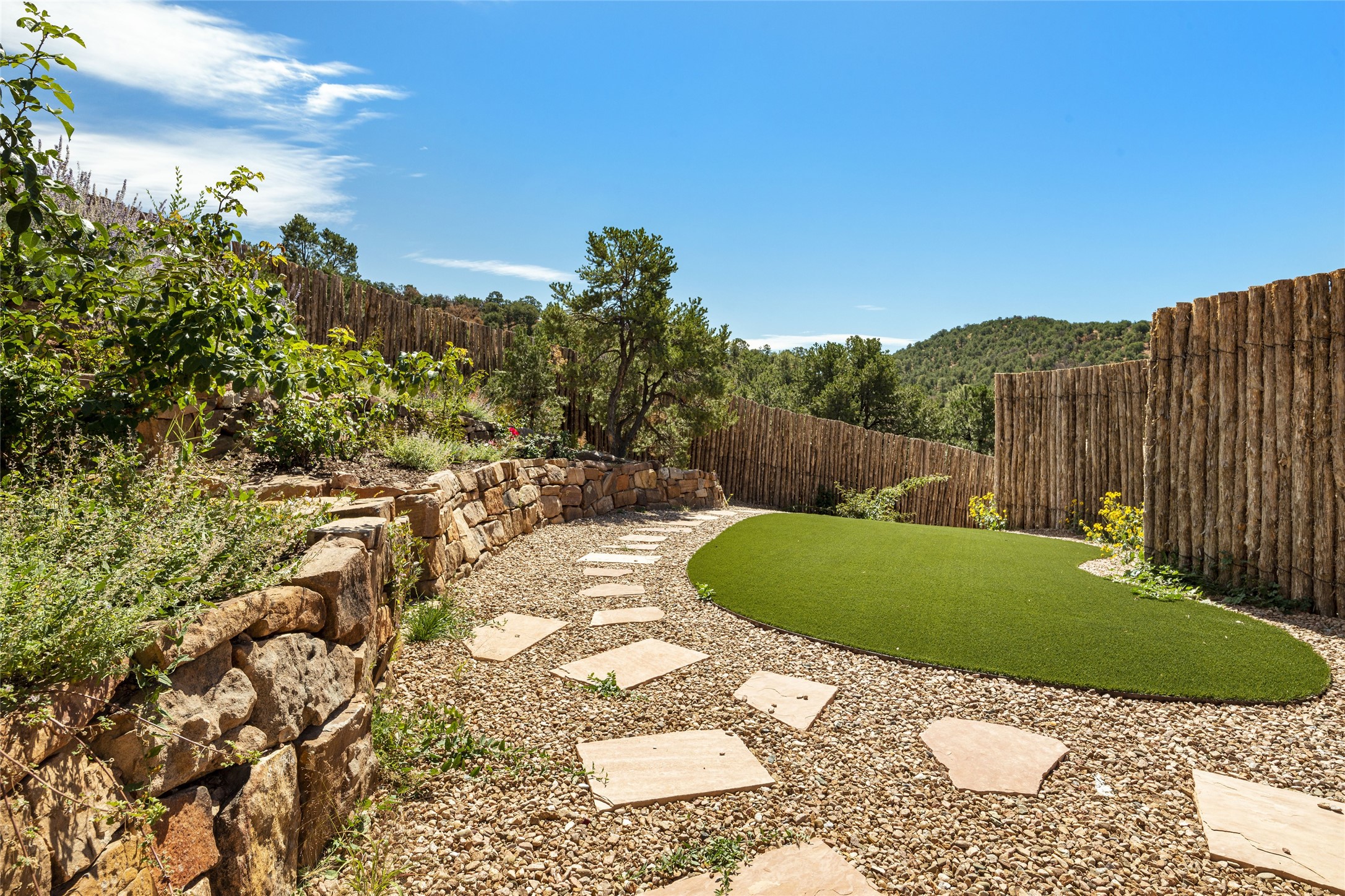 1062 Sierra Del Norte