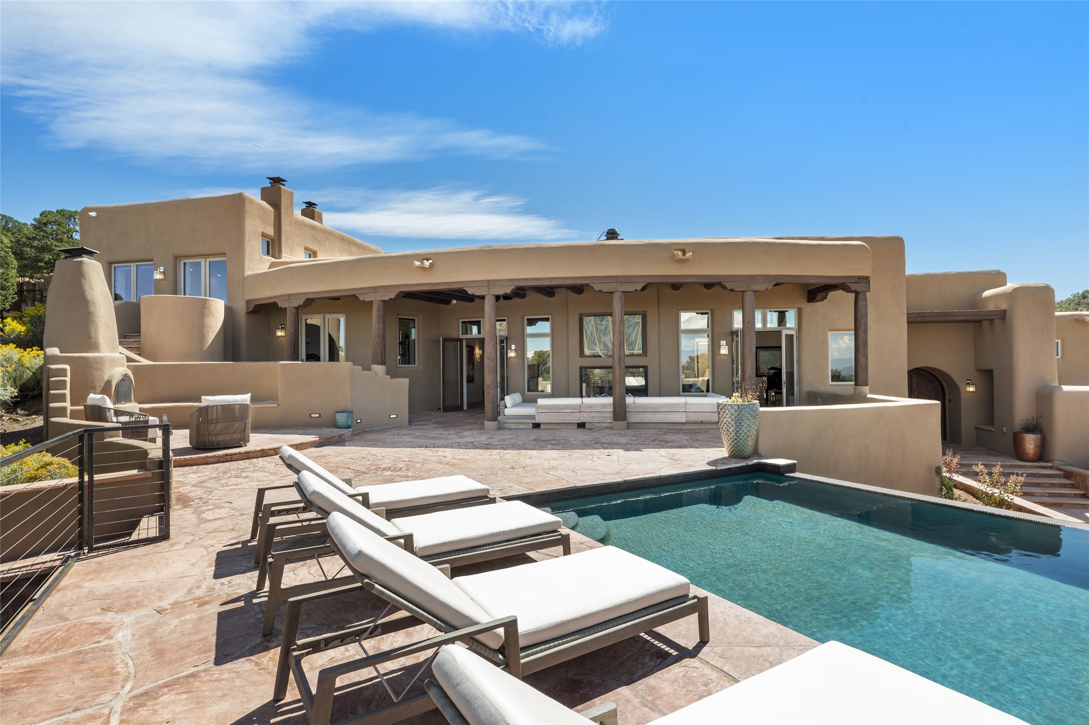 1062 Sierra Del Norte