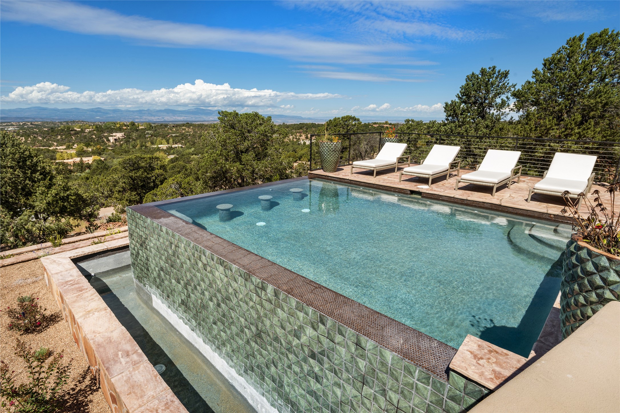 1062 Sierra Del Norte