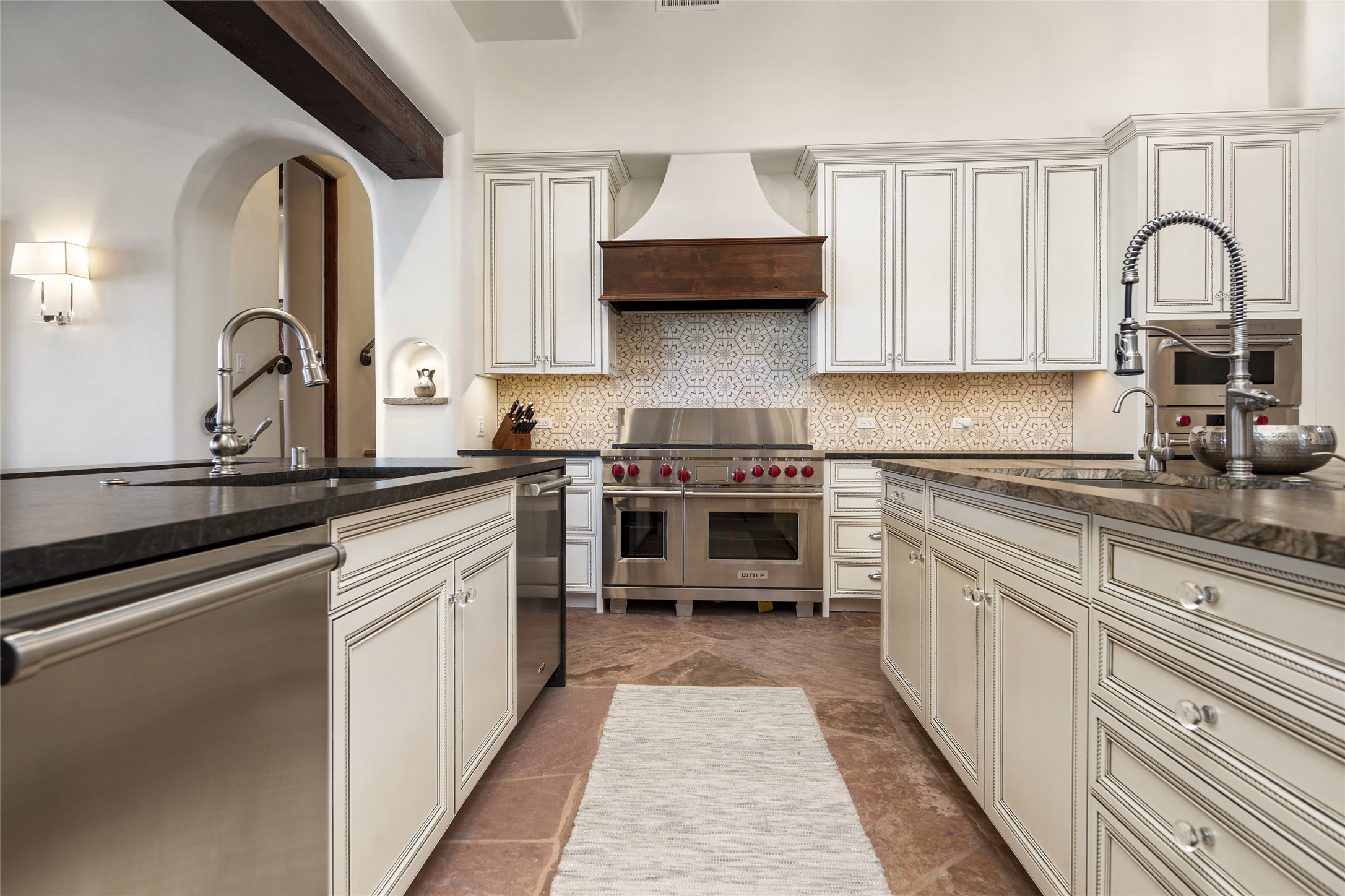 1062 Sierra Del Norte