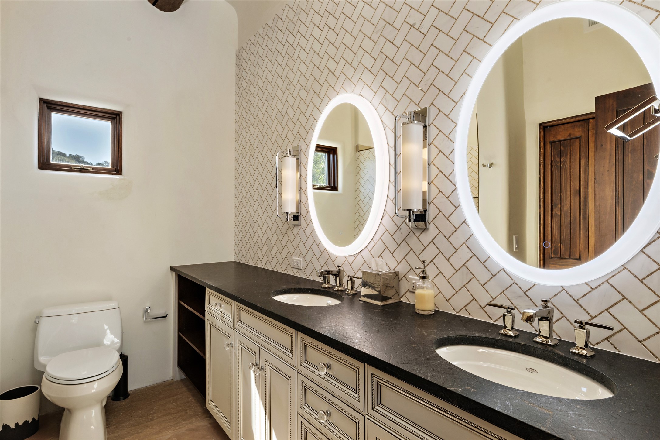 1062 Sierra Del Norte