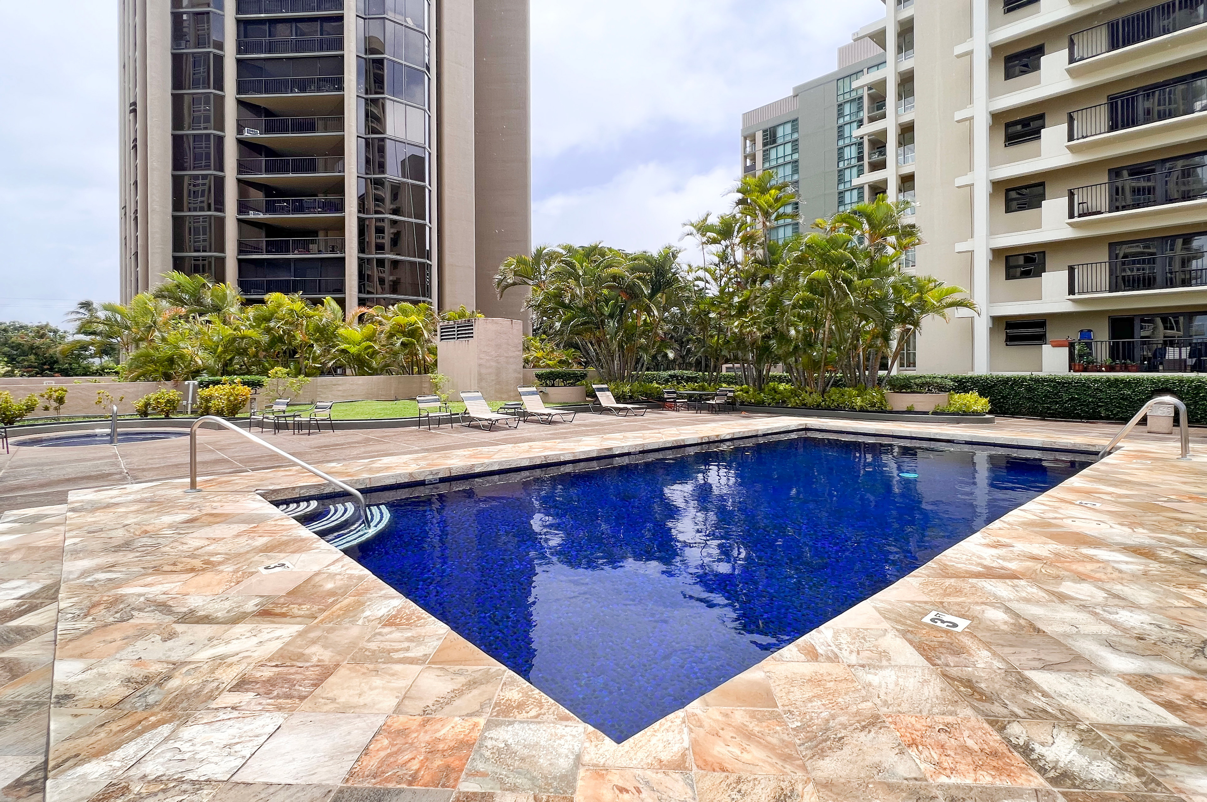 2101 Nuuanu Avenue #1807
