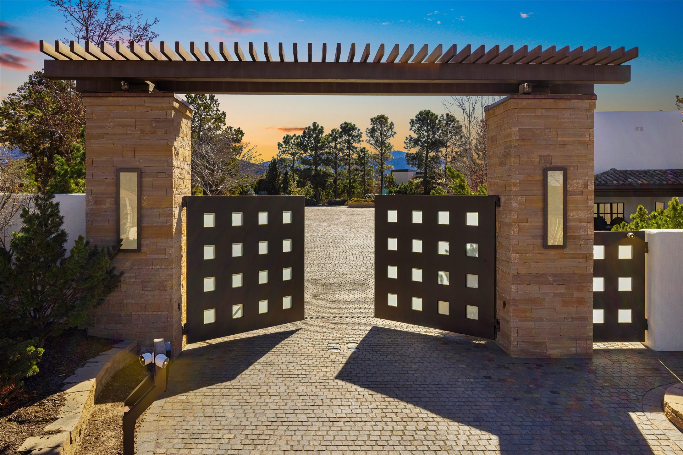 211 Camino Del Norte