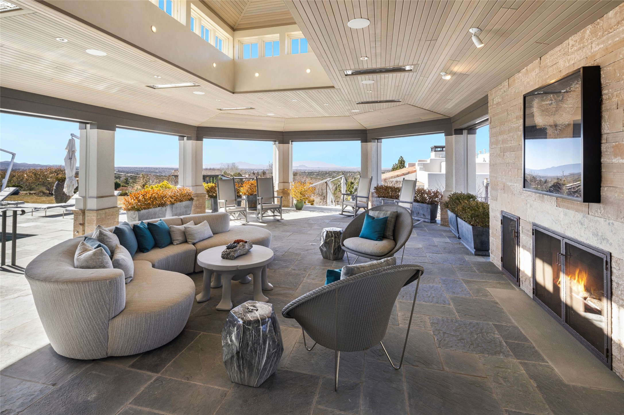 211 Camino Del Norte