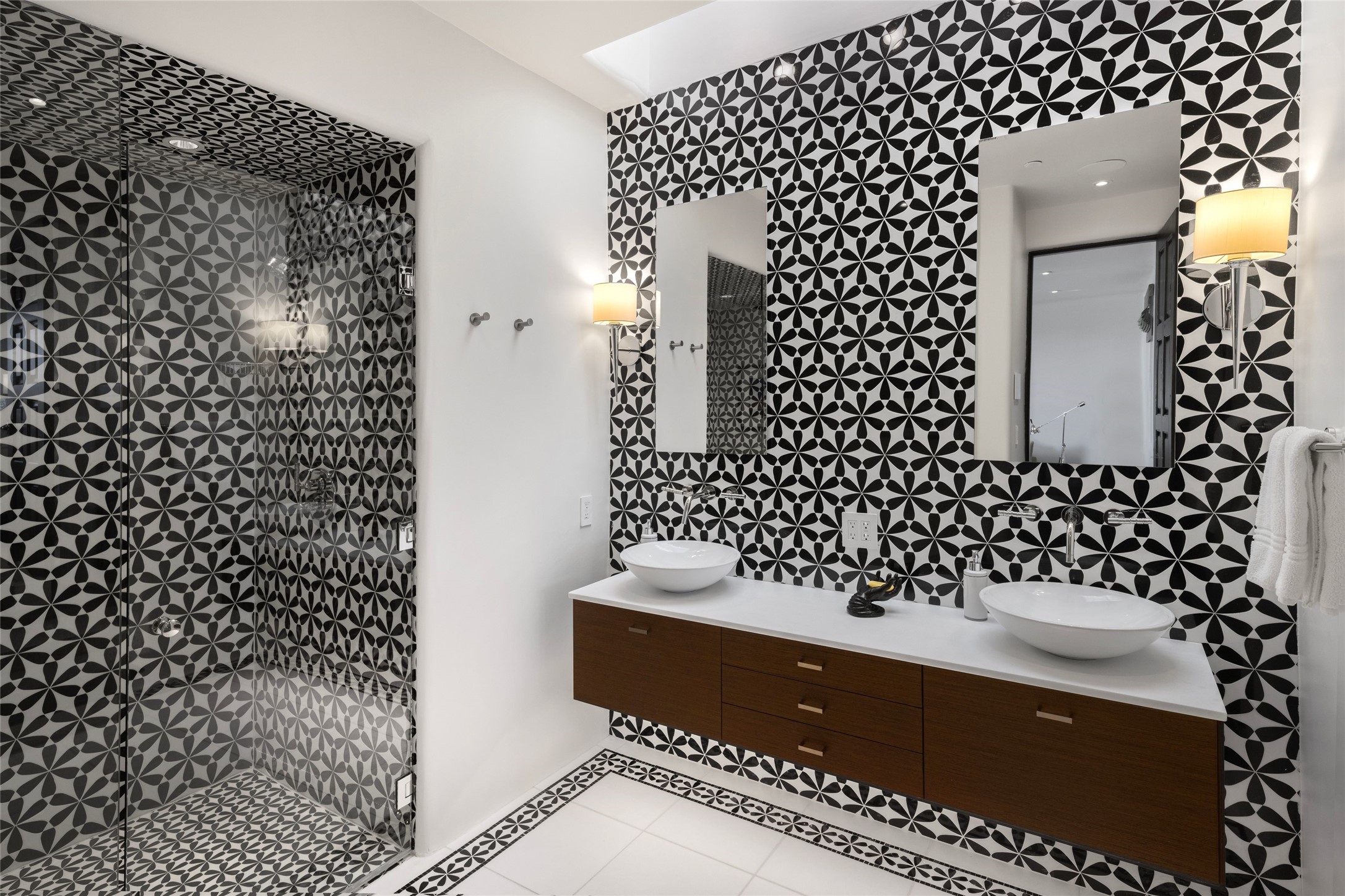 211 Camino Del Norte