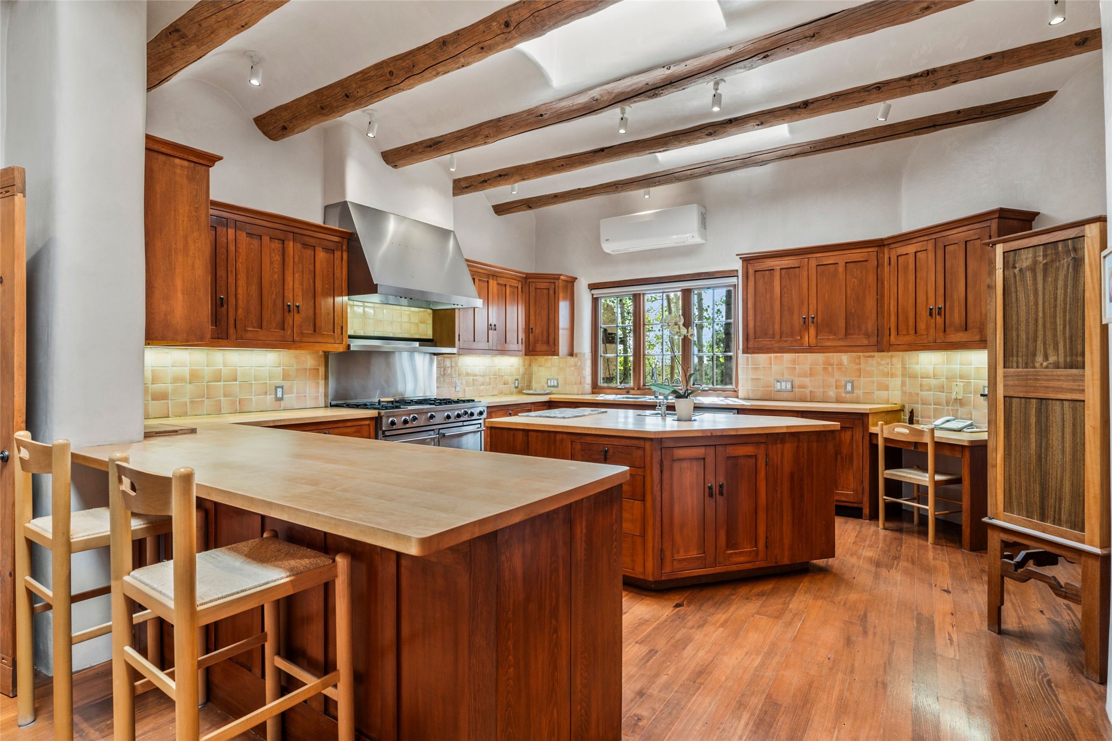 1863 Camino De Cruz Blanca