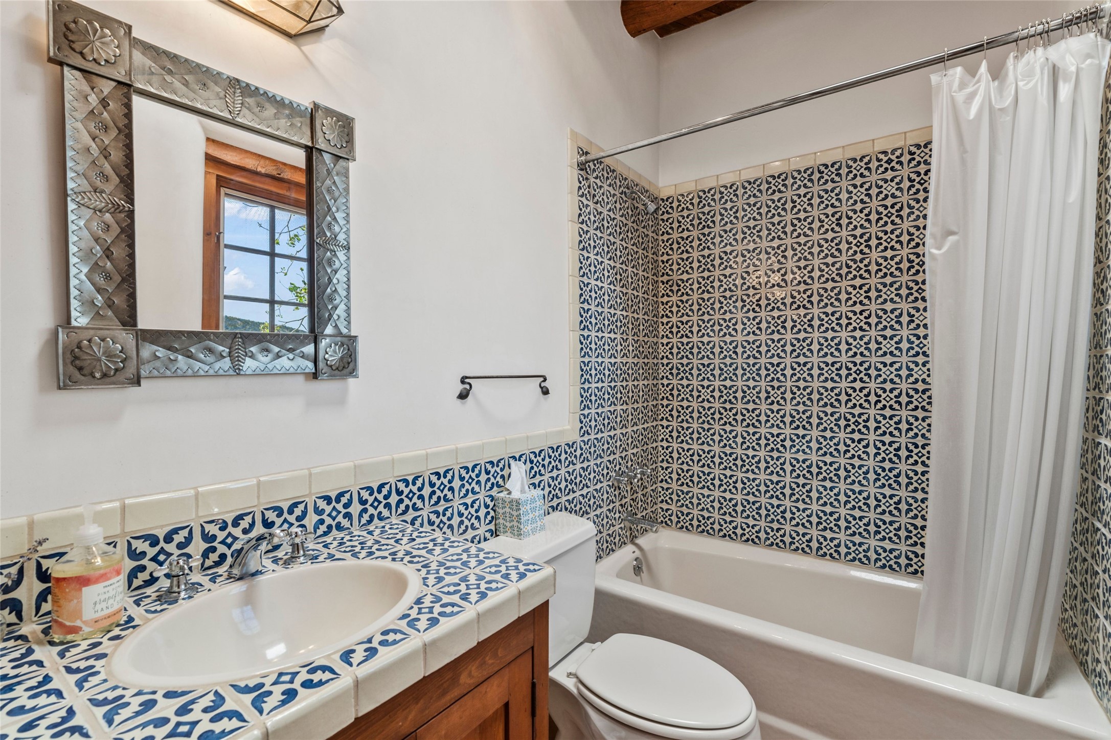 1863 Camino De Cruz Blanca