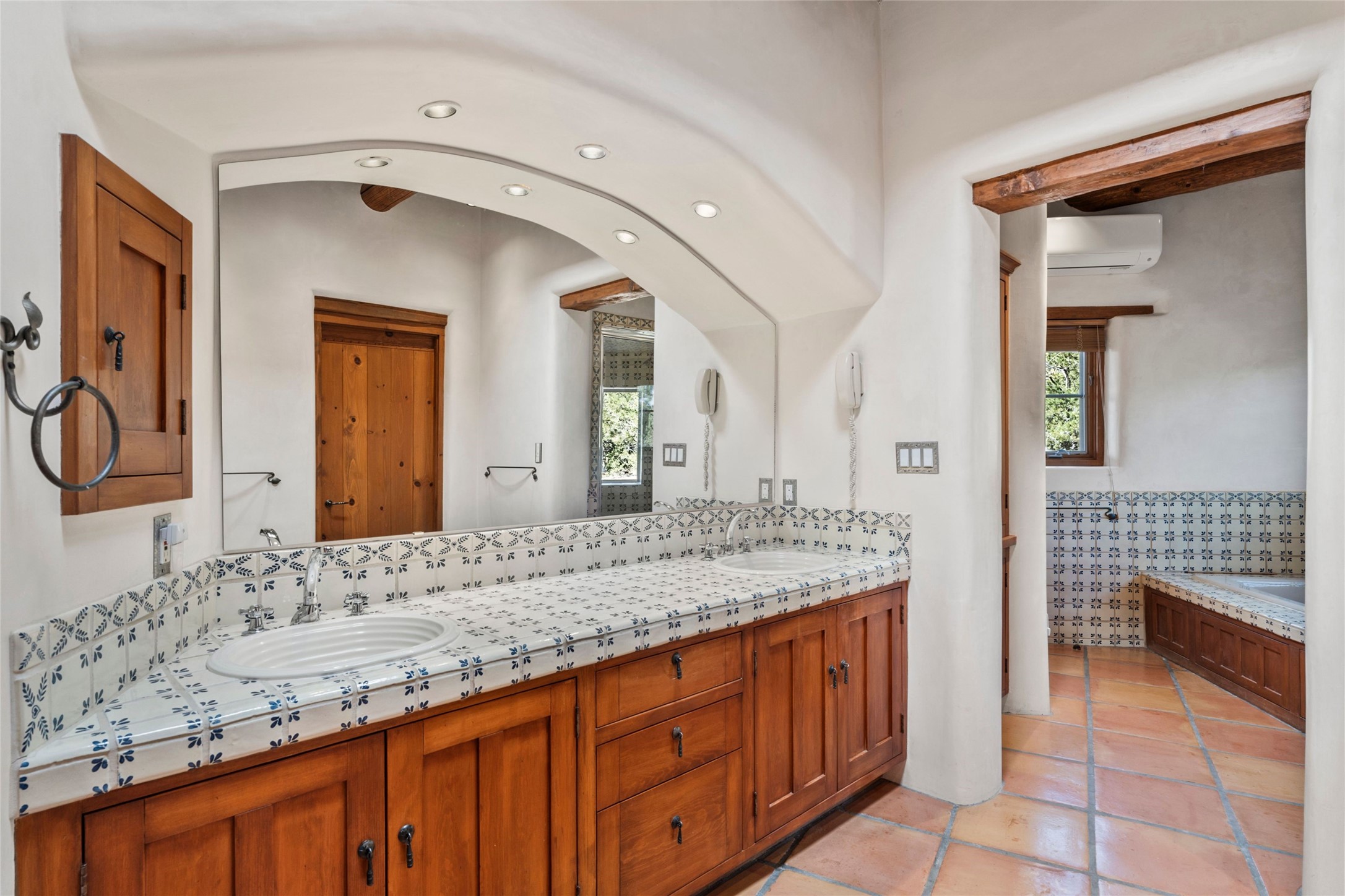 1863 Camino De Cruz Blanca