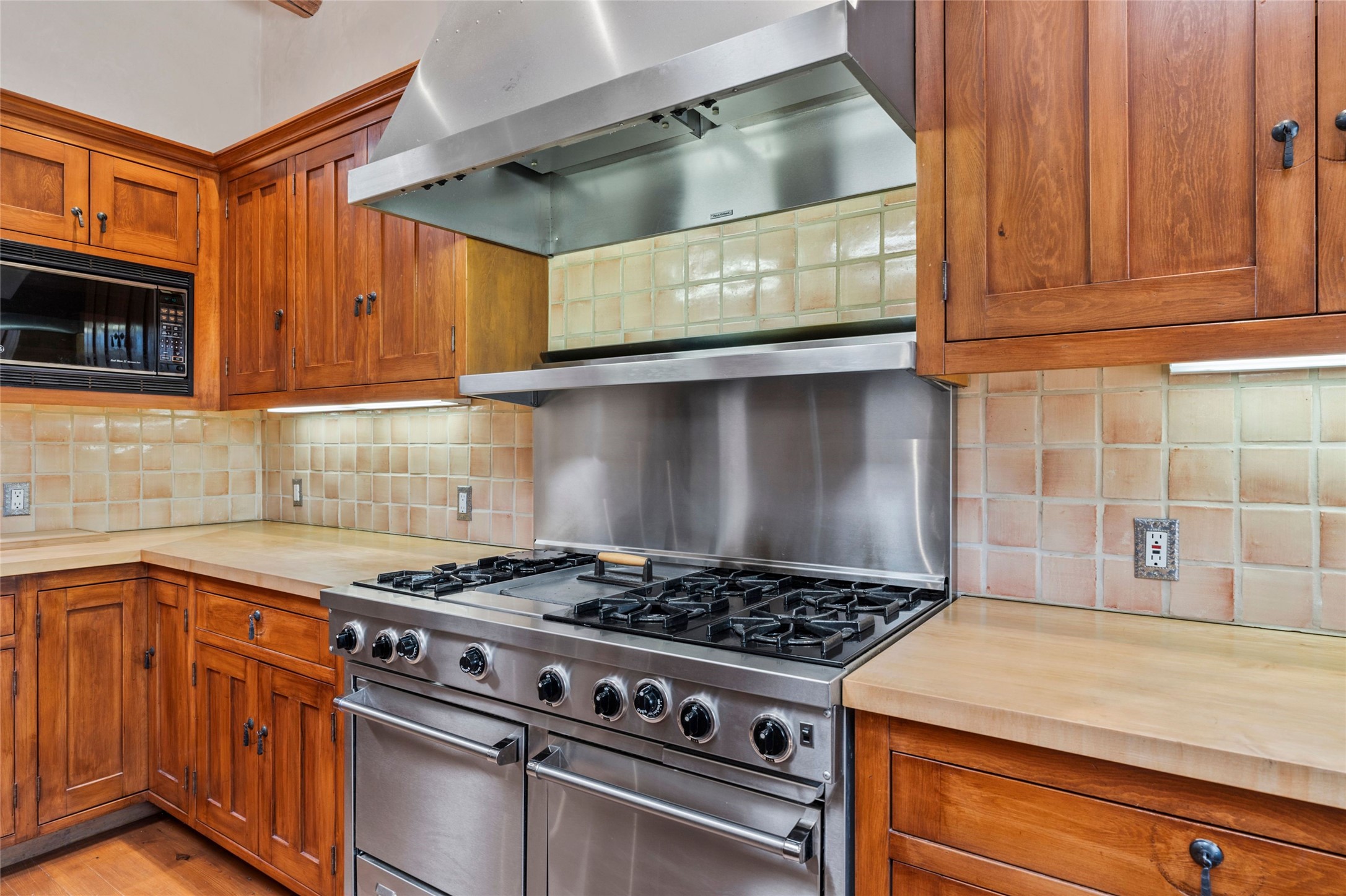 1863 Camino De Cruz Blanca