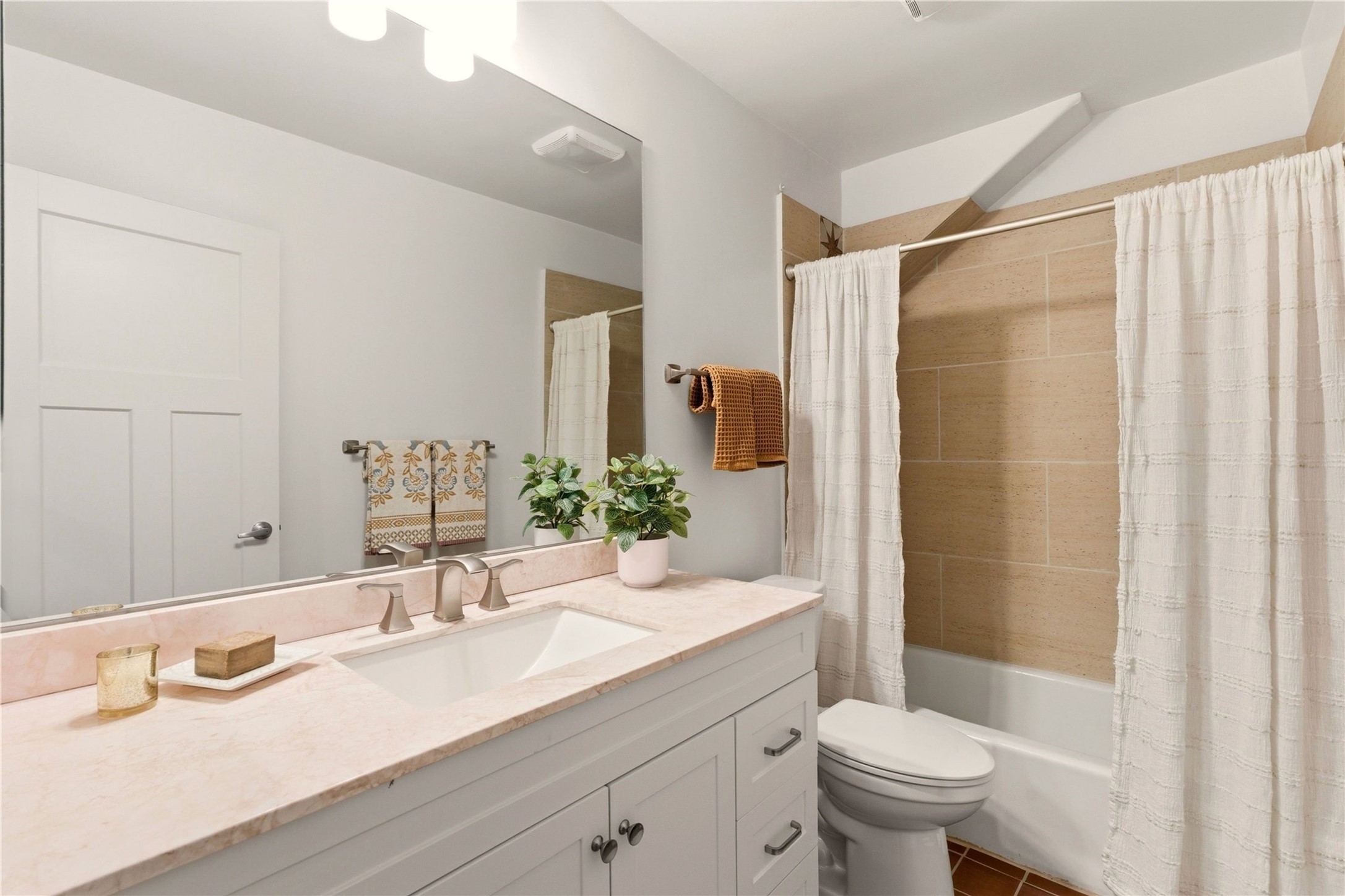 512 Acequia Madre A/B