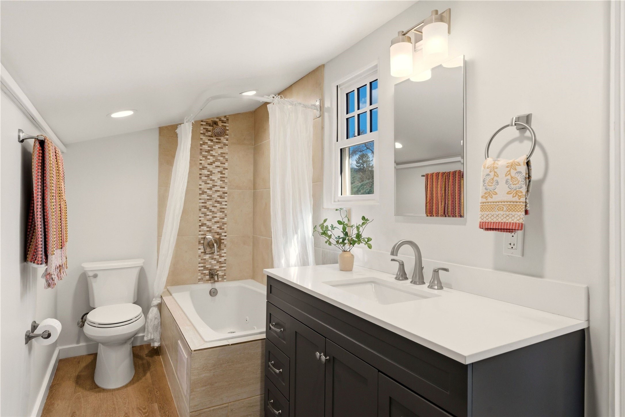 512 Acequia Madre A/B