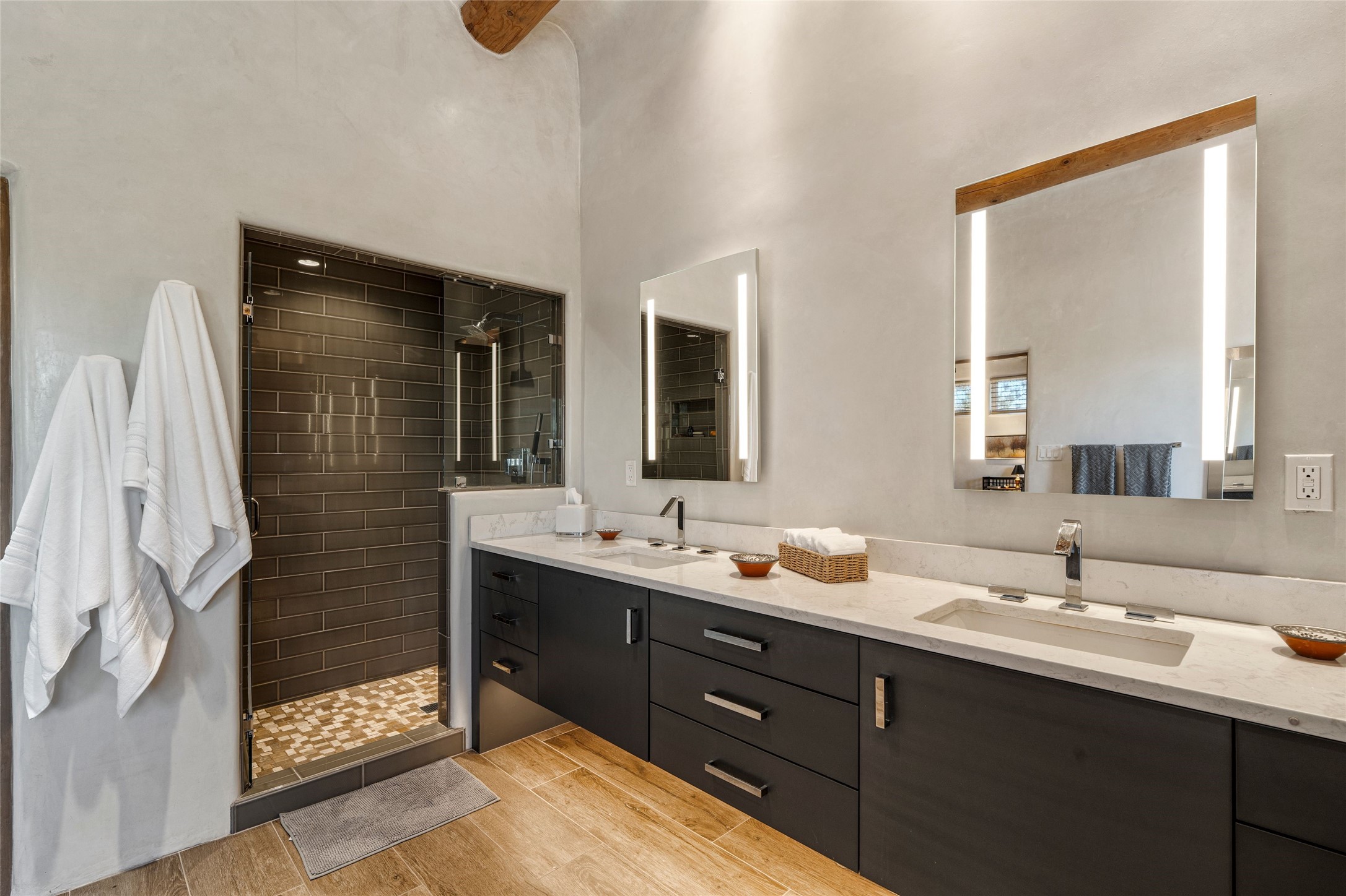 16 B Camino Calabasas 
