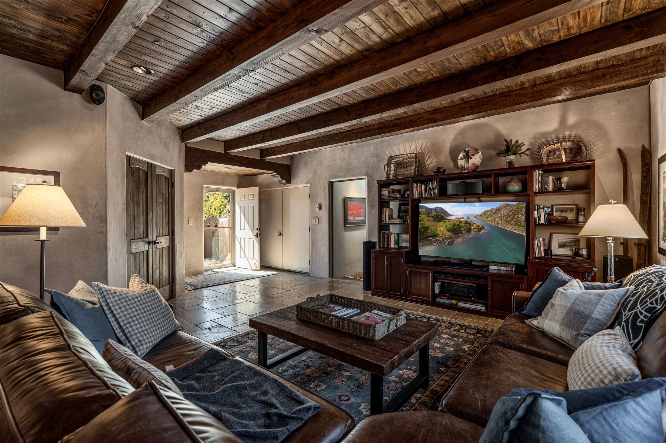16 B Camino Calabasas 