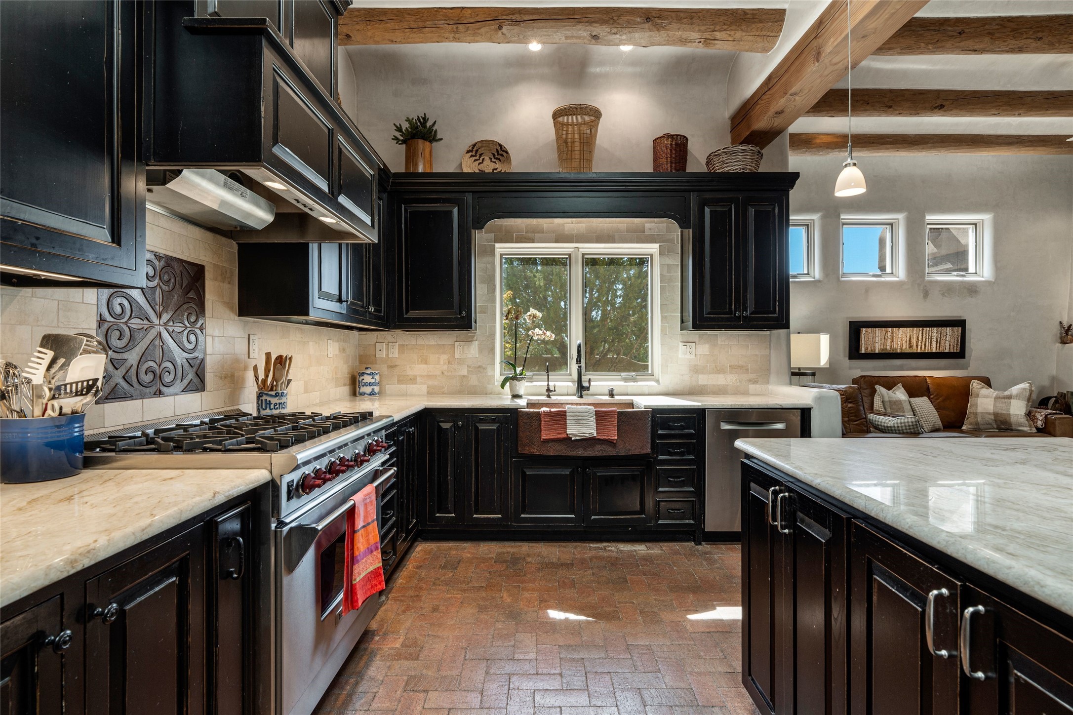 16 B Camino Calabasas 
