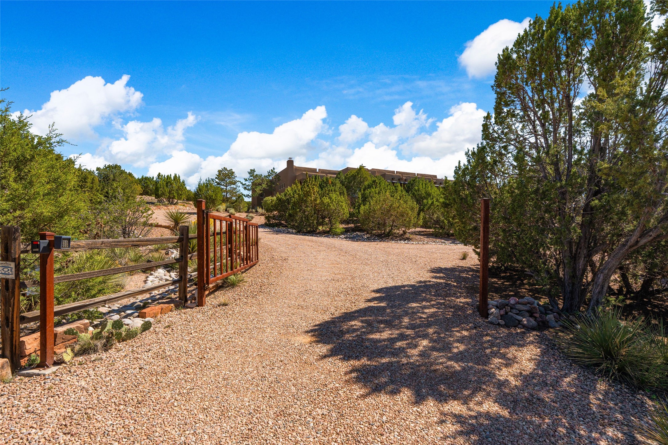 16 B Camino Calabasas 