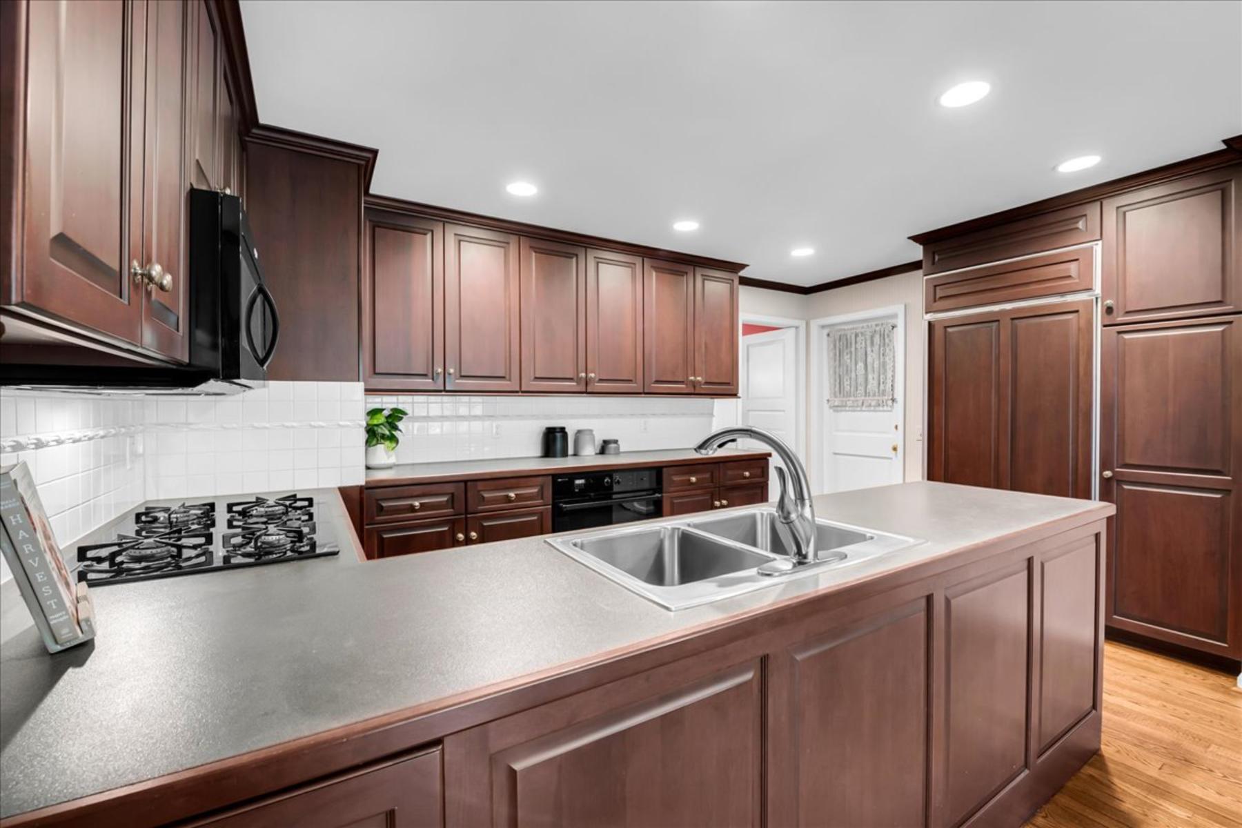 2710 Endsleigh Drive