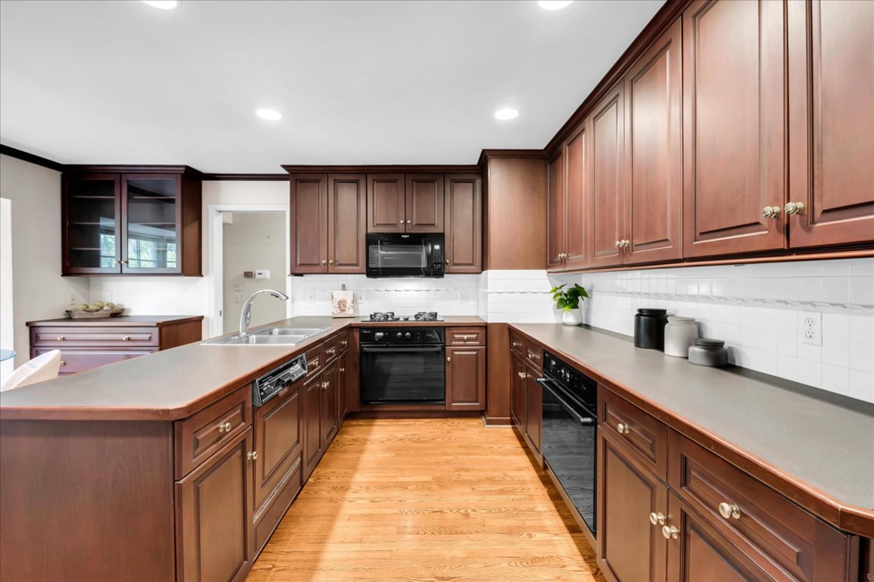 2710 Endsleigh Drive