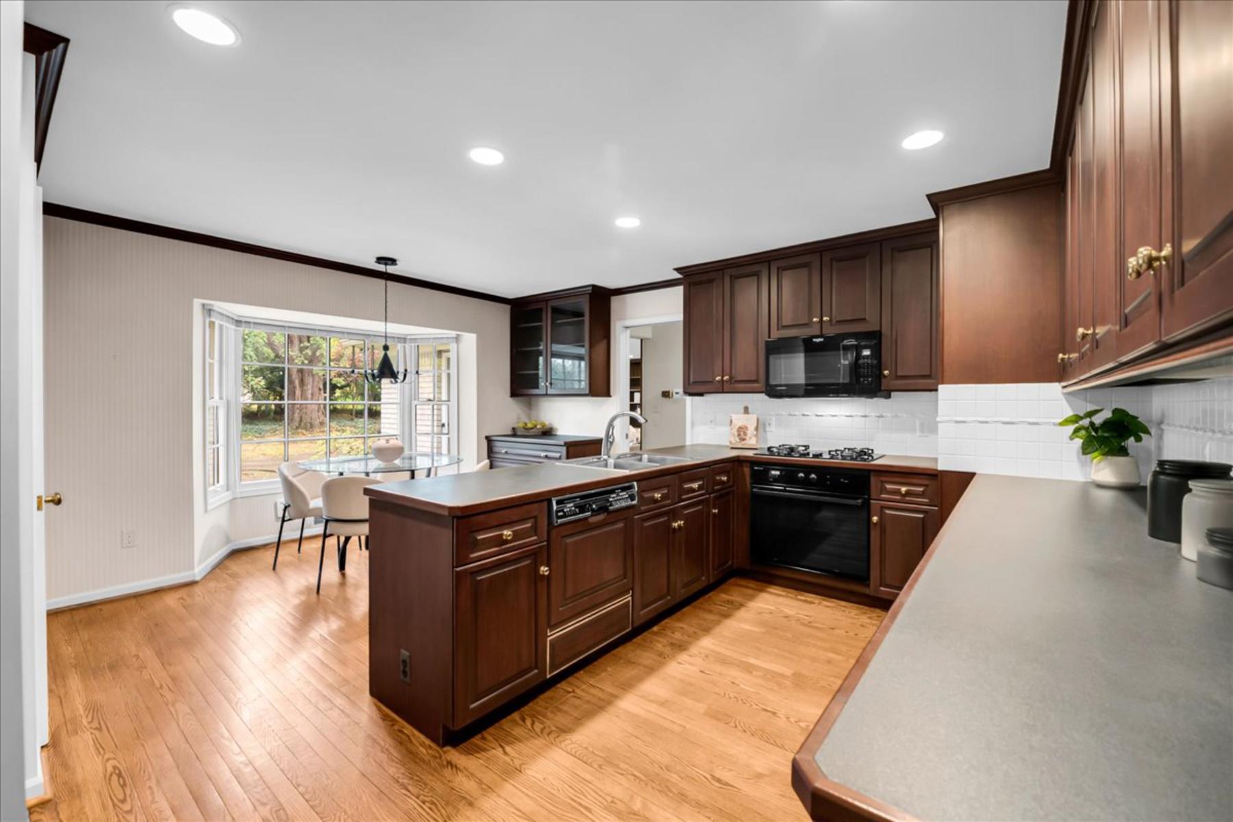 2710 Endsleigh Drive