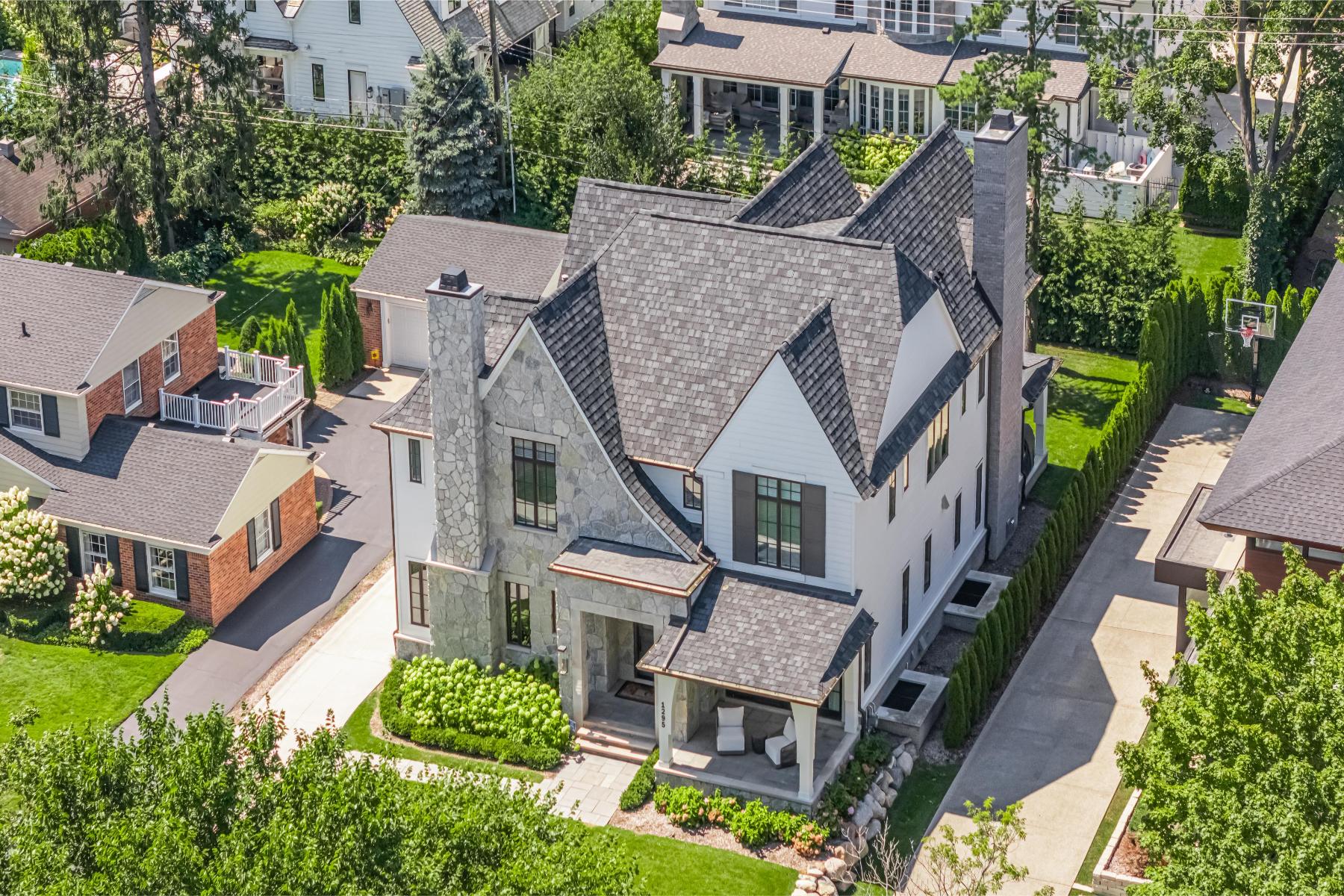 1295 Lakeside Drive