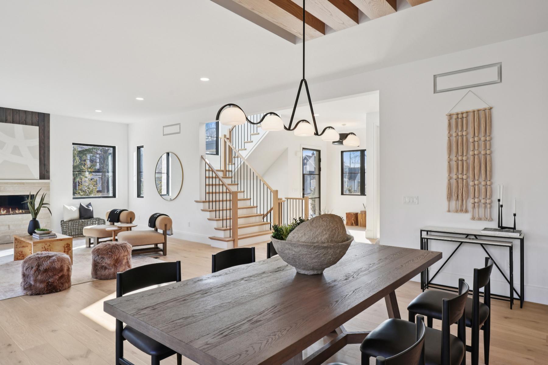 1094 Lincoln Court