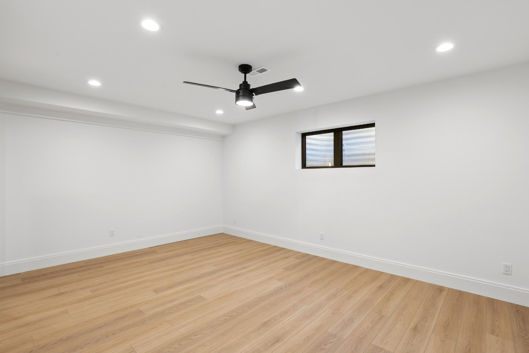 1094 Lincoln Court