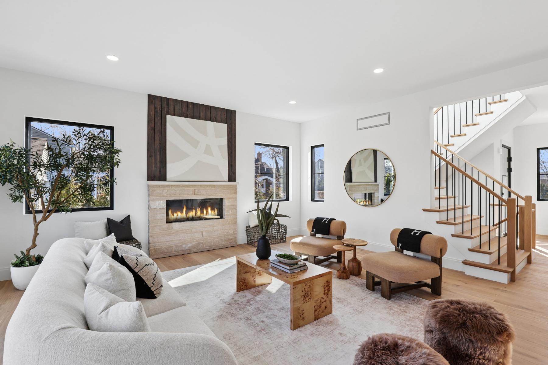 1094 Lincoln Court
