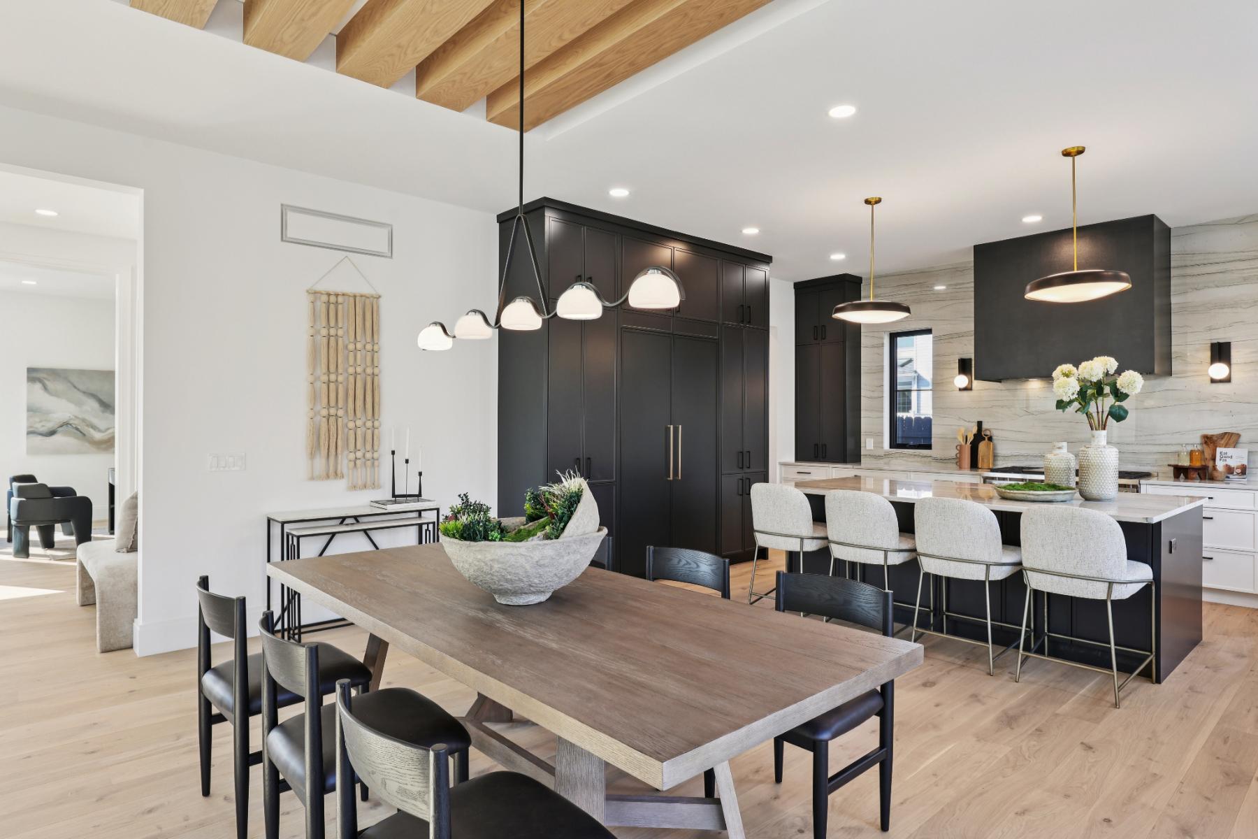 1094 Lincoln Court