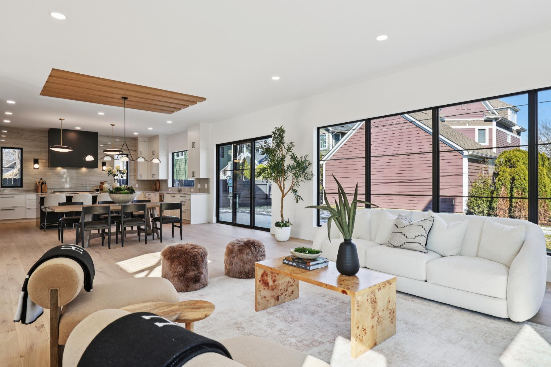 1094 Lincoln Court