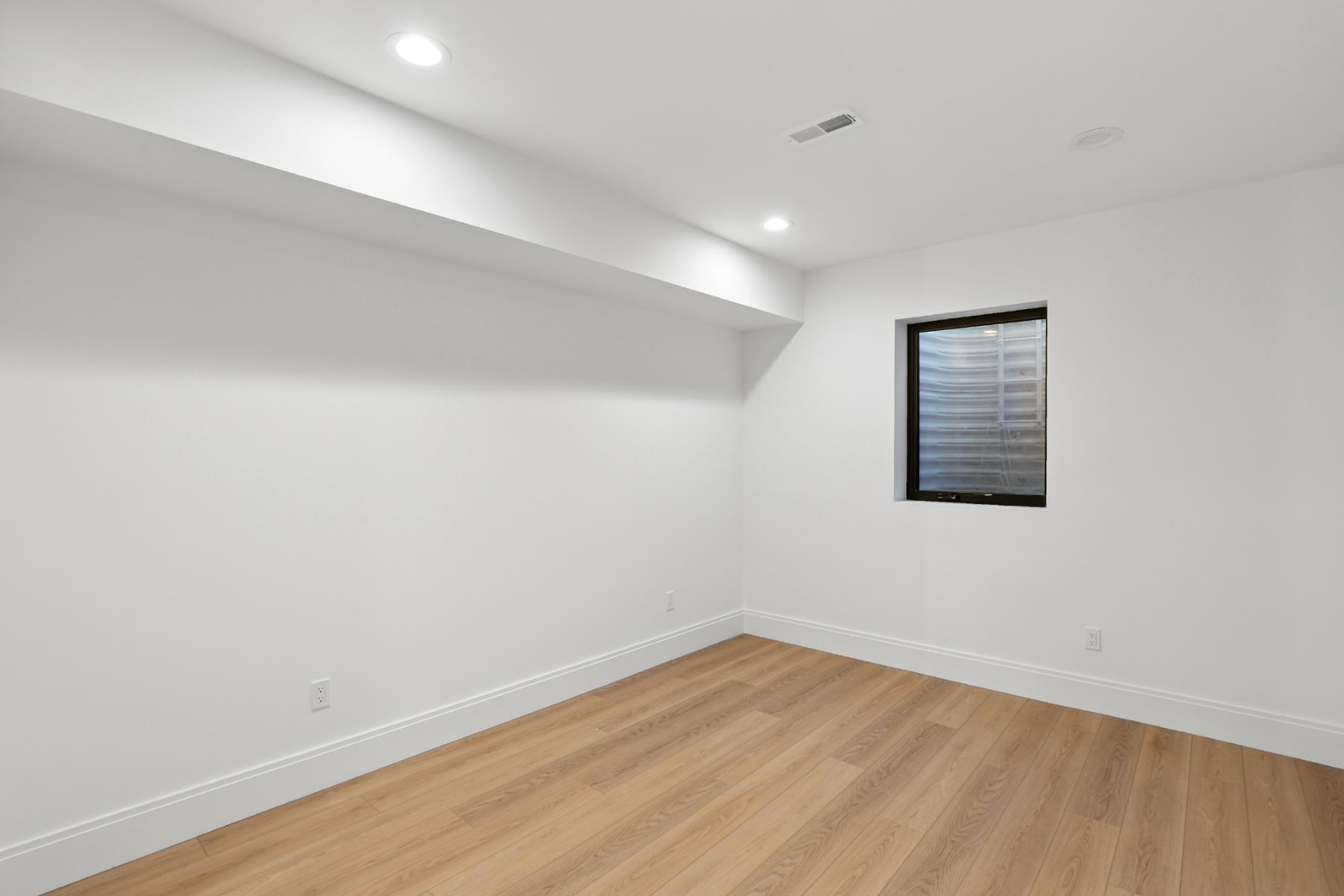 1094 Lincoln Court