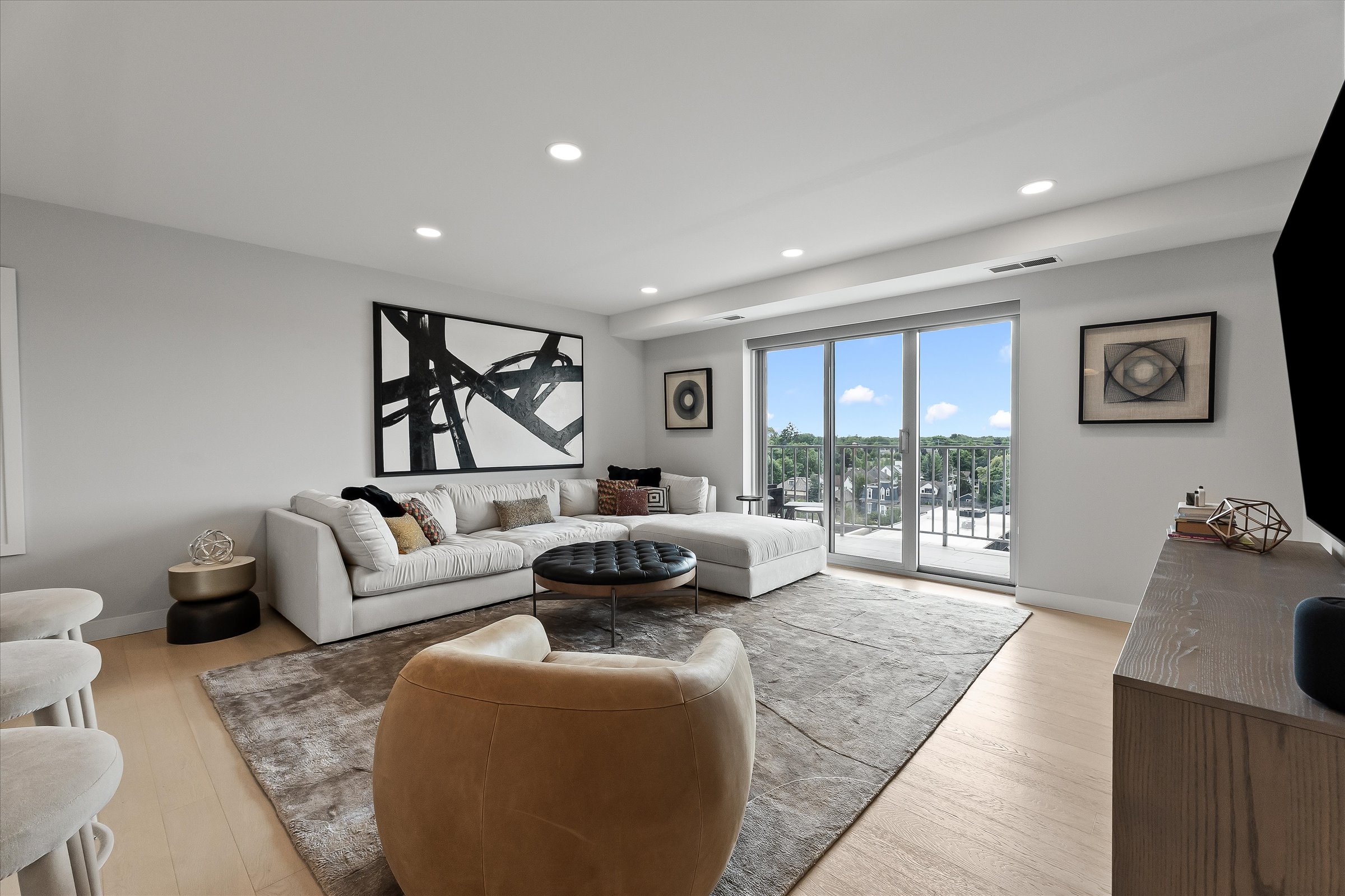 411 S Old Woodward Avenue 704