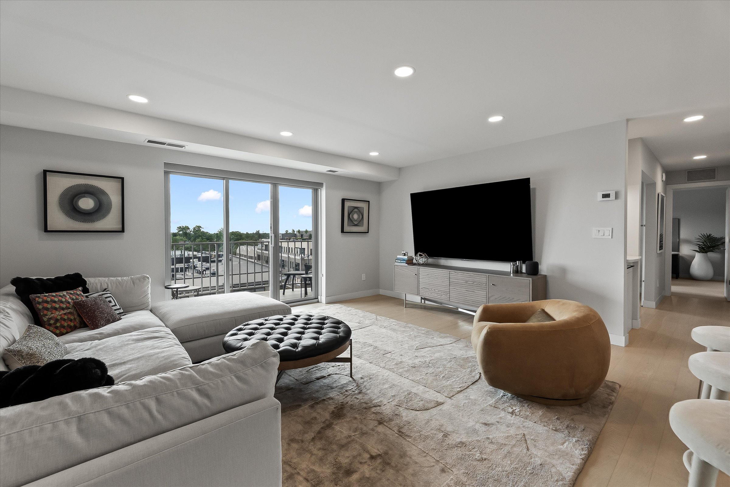 411 S Old Woodward Avenue 704