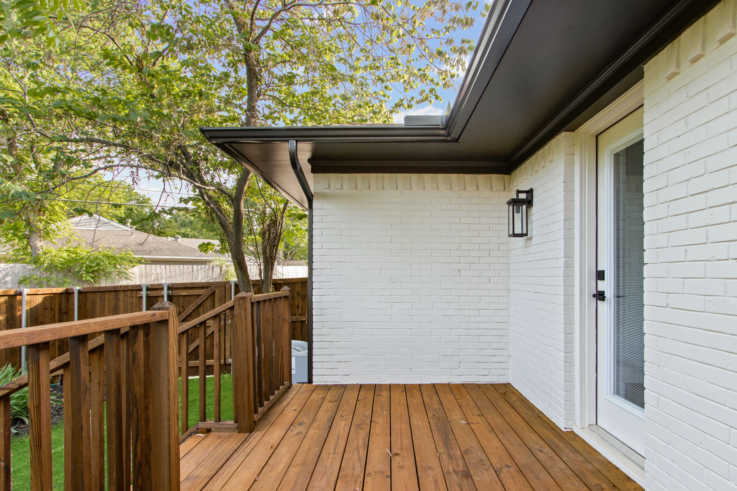 9003 Leaside Drive 