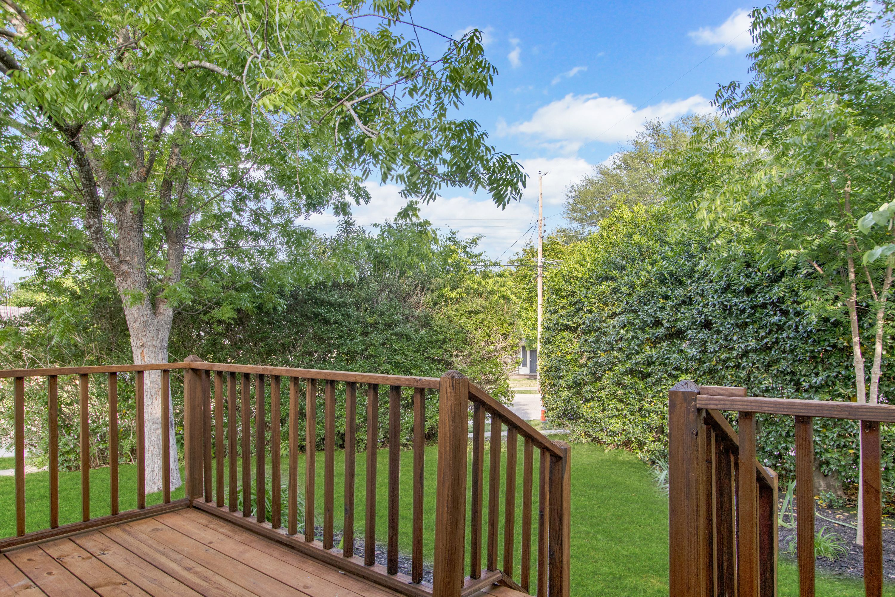 9003 Leaside Drive 