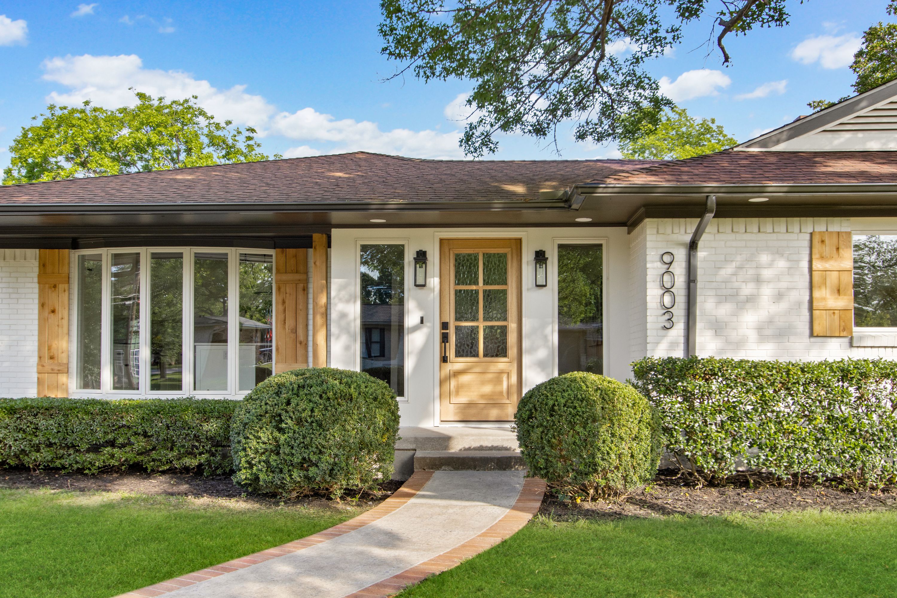 9003 Leaside Drive 