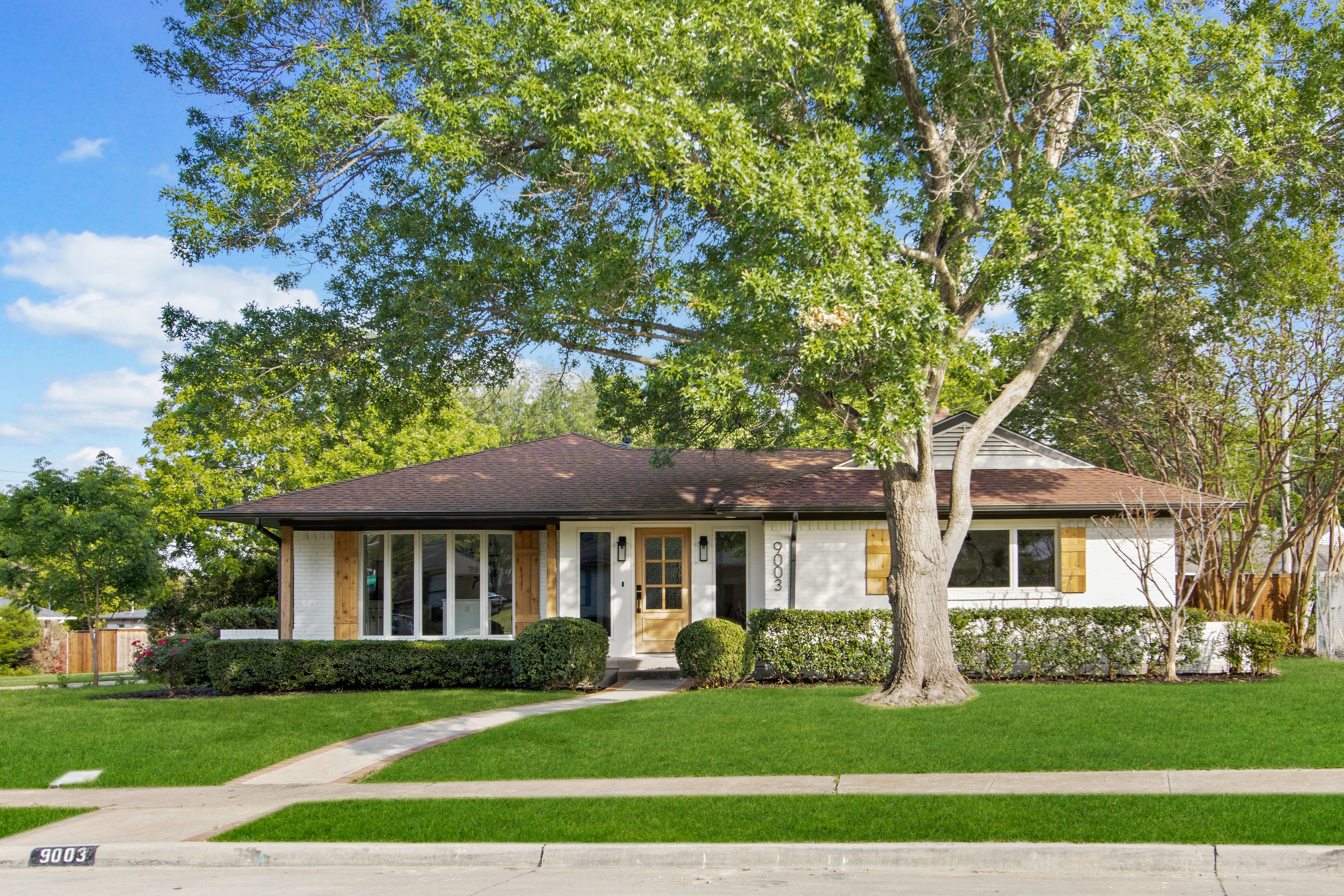 9003 Leaside Drive 