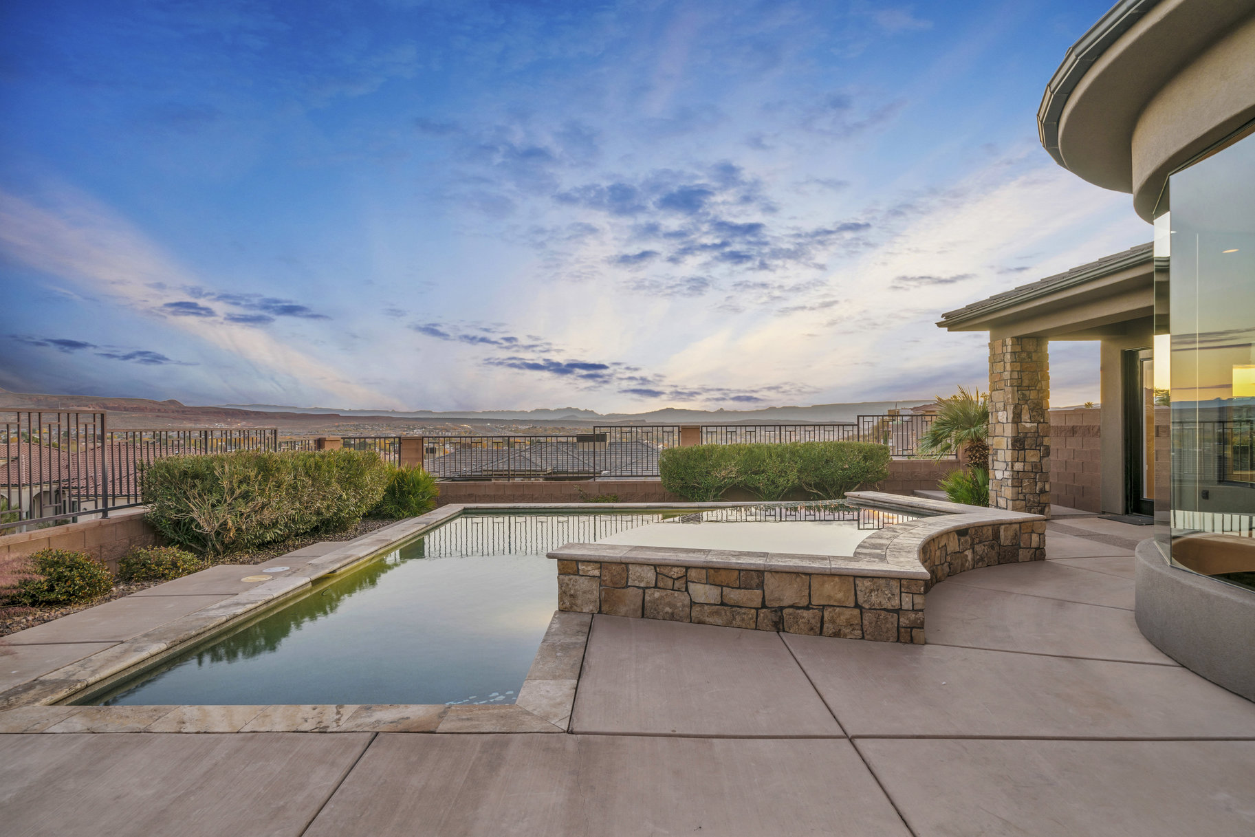 183 N Cliffside Drive 
