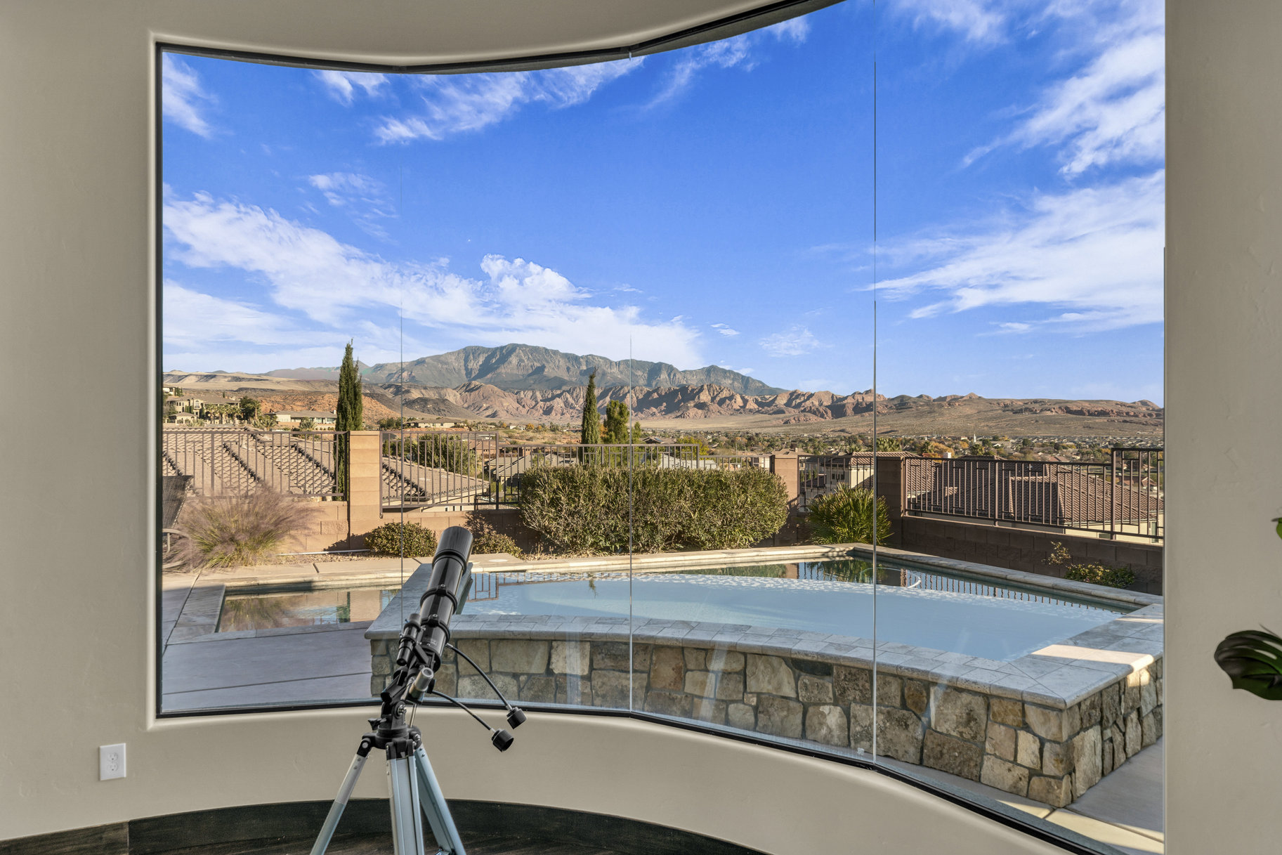 183 N Cliffside Drive 