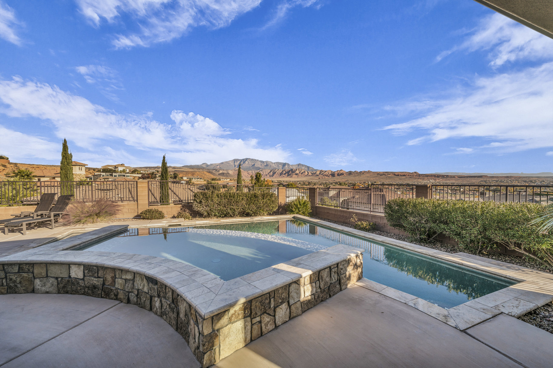 183 N Cliffside Drive 