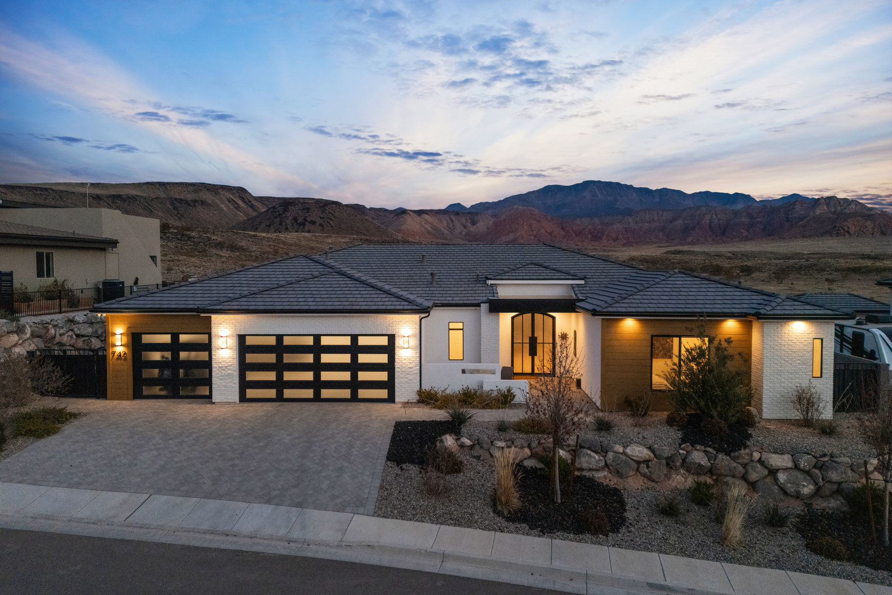 742 W Scenario Street 