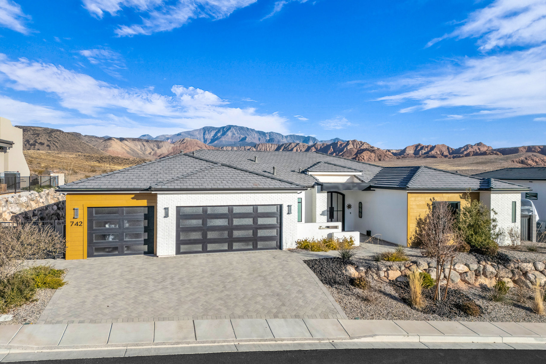 742 W Scenario Street 