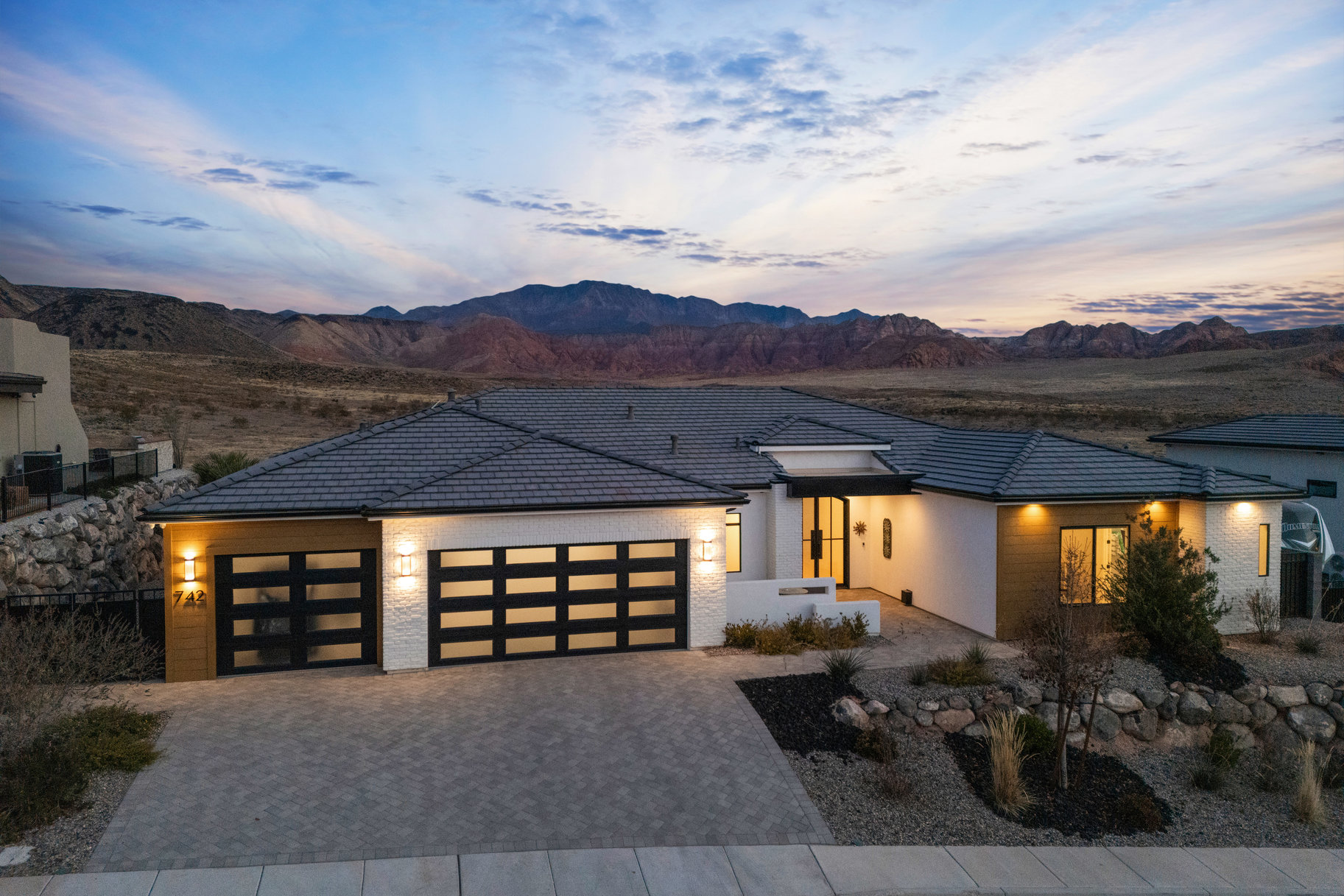 742 W Scenario Street 