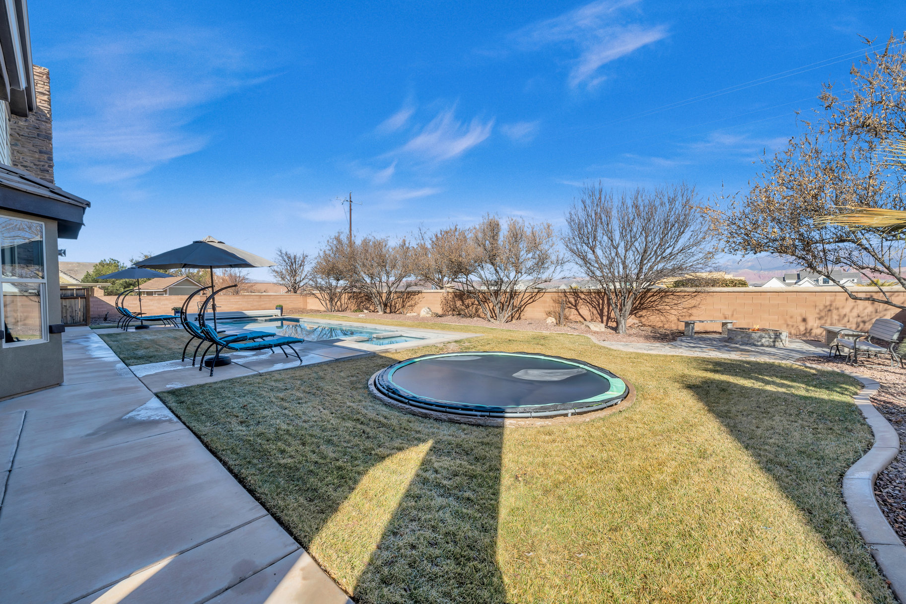 284 W Pebble Drive 