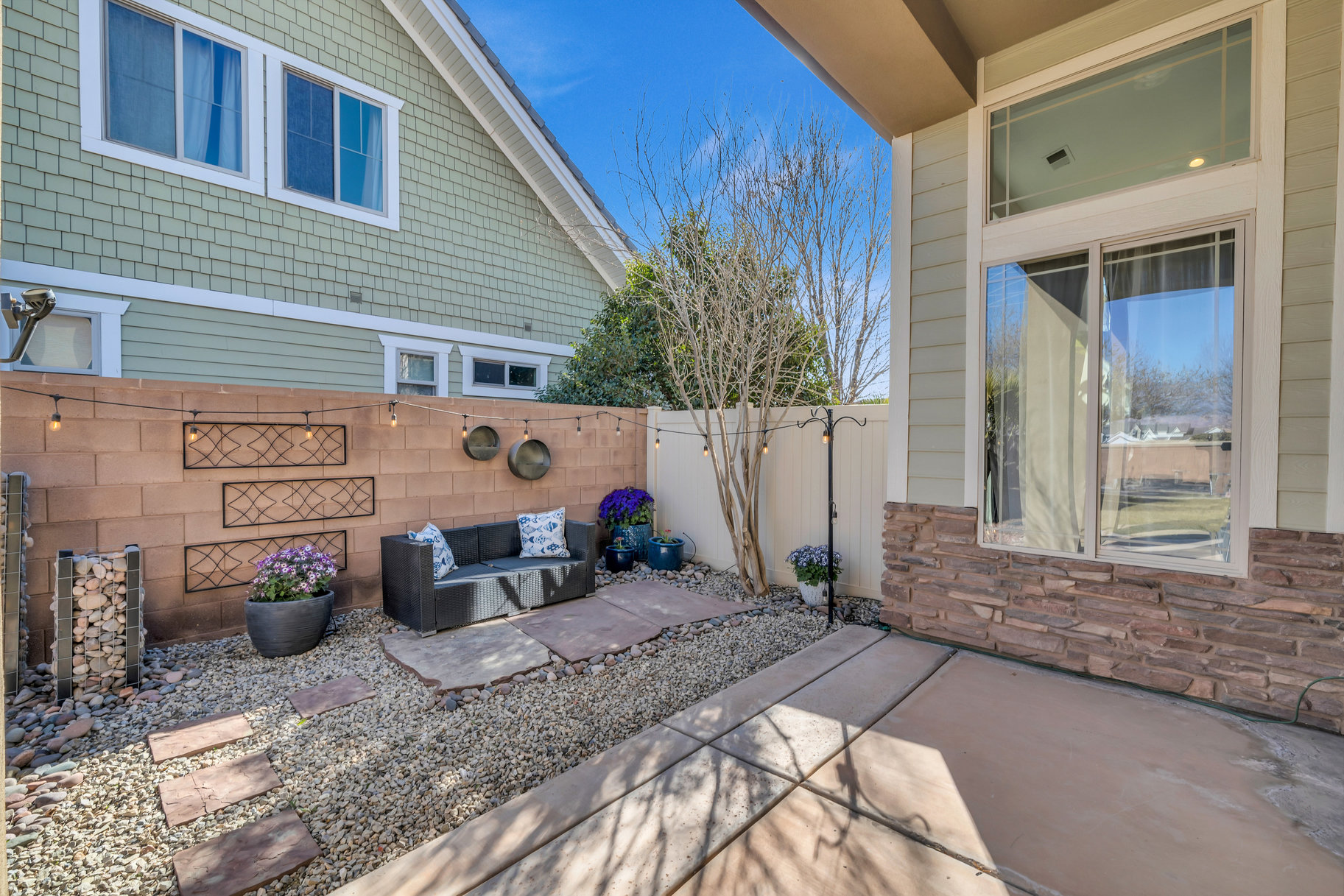284 W Pebble Drive 